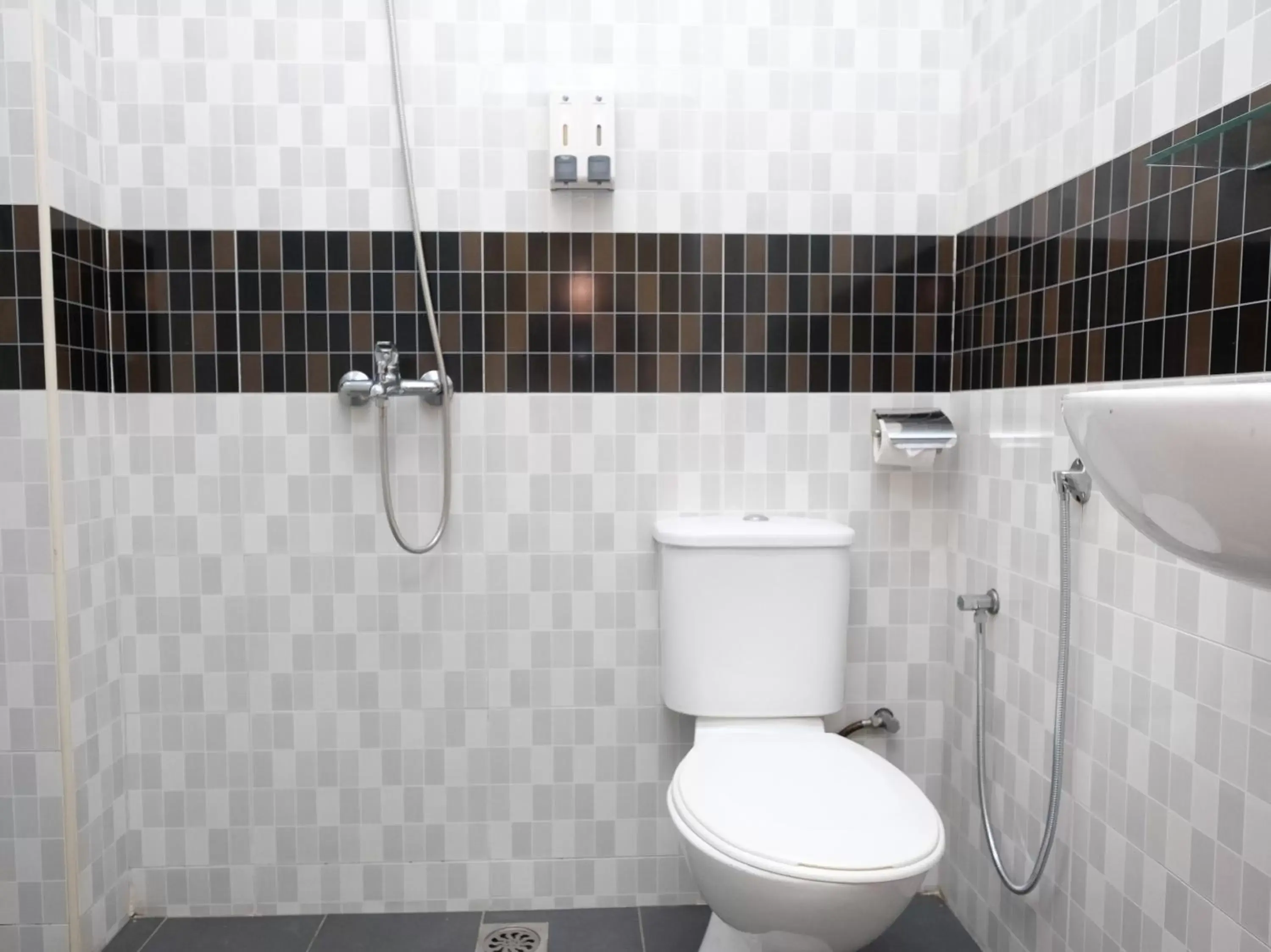 Bathroom in Hotel De' Tees, Masai Utama