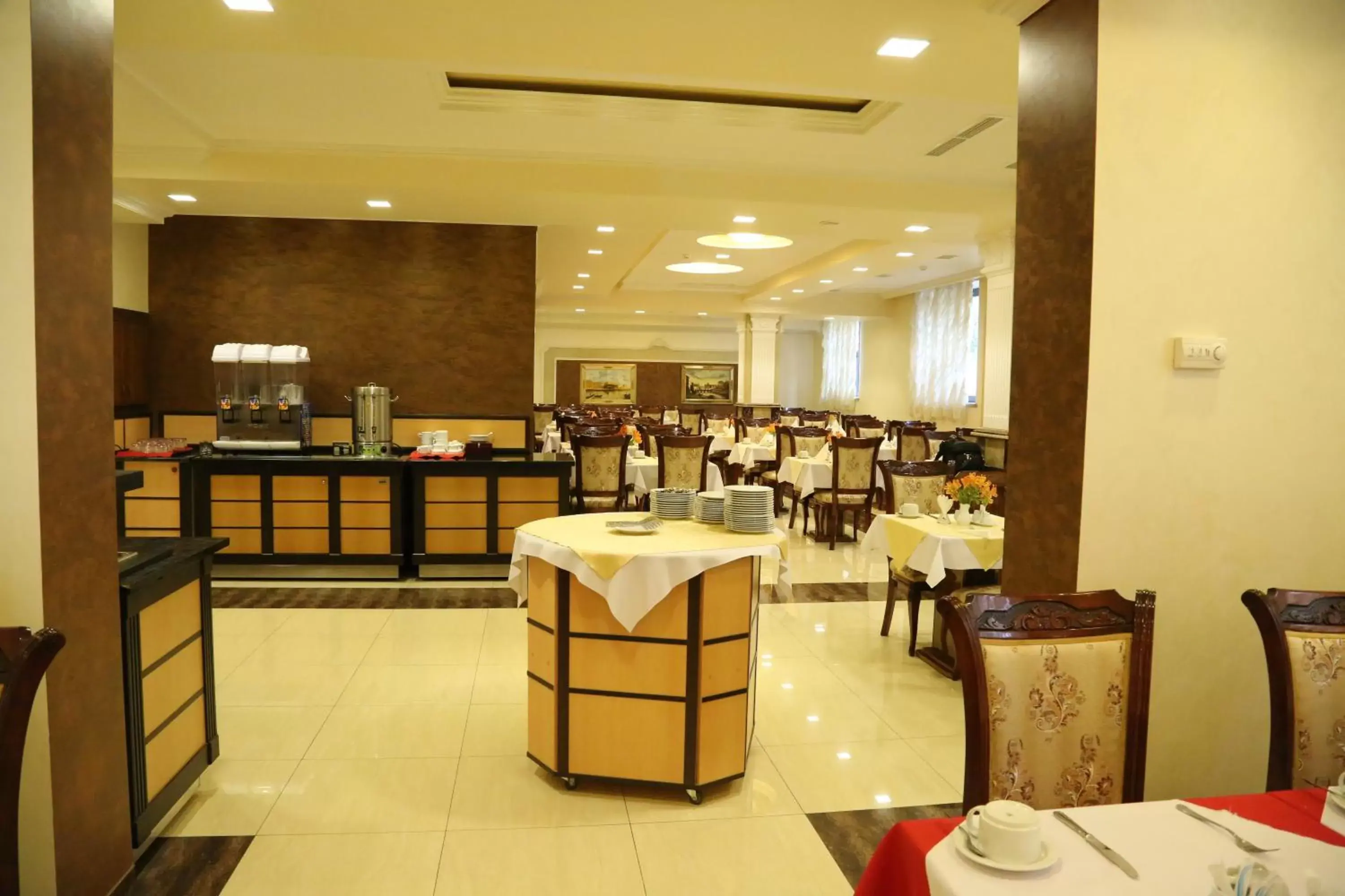 Restaurant/places to eat in Royal Plaza by Stellar Hotels, Yerevan Restaurant/places to eat in Royal Plaza by Stellar Hotels, Yerevan