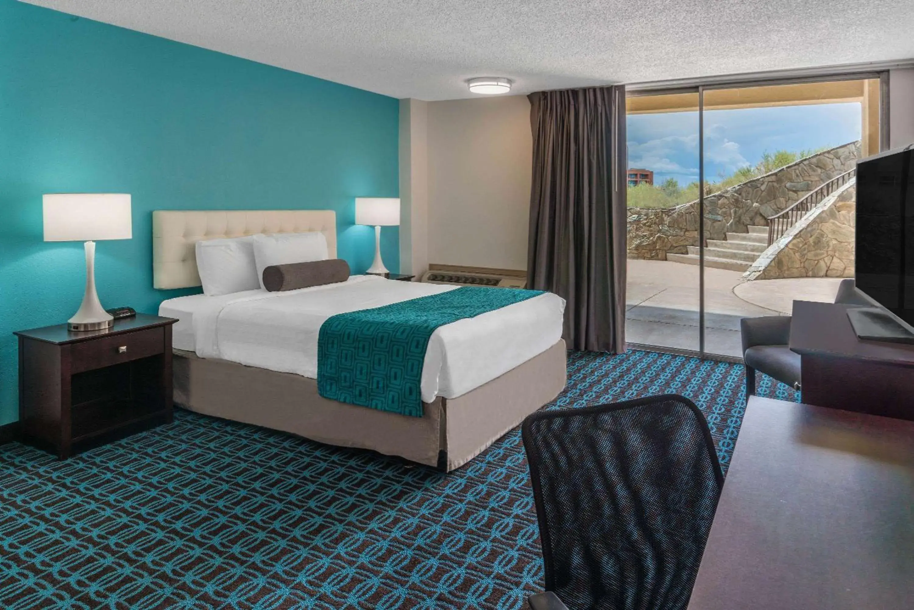 Photo of the whole room, Bed in Howard Johnson by Wyndham Albuquerque Midtown