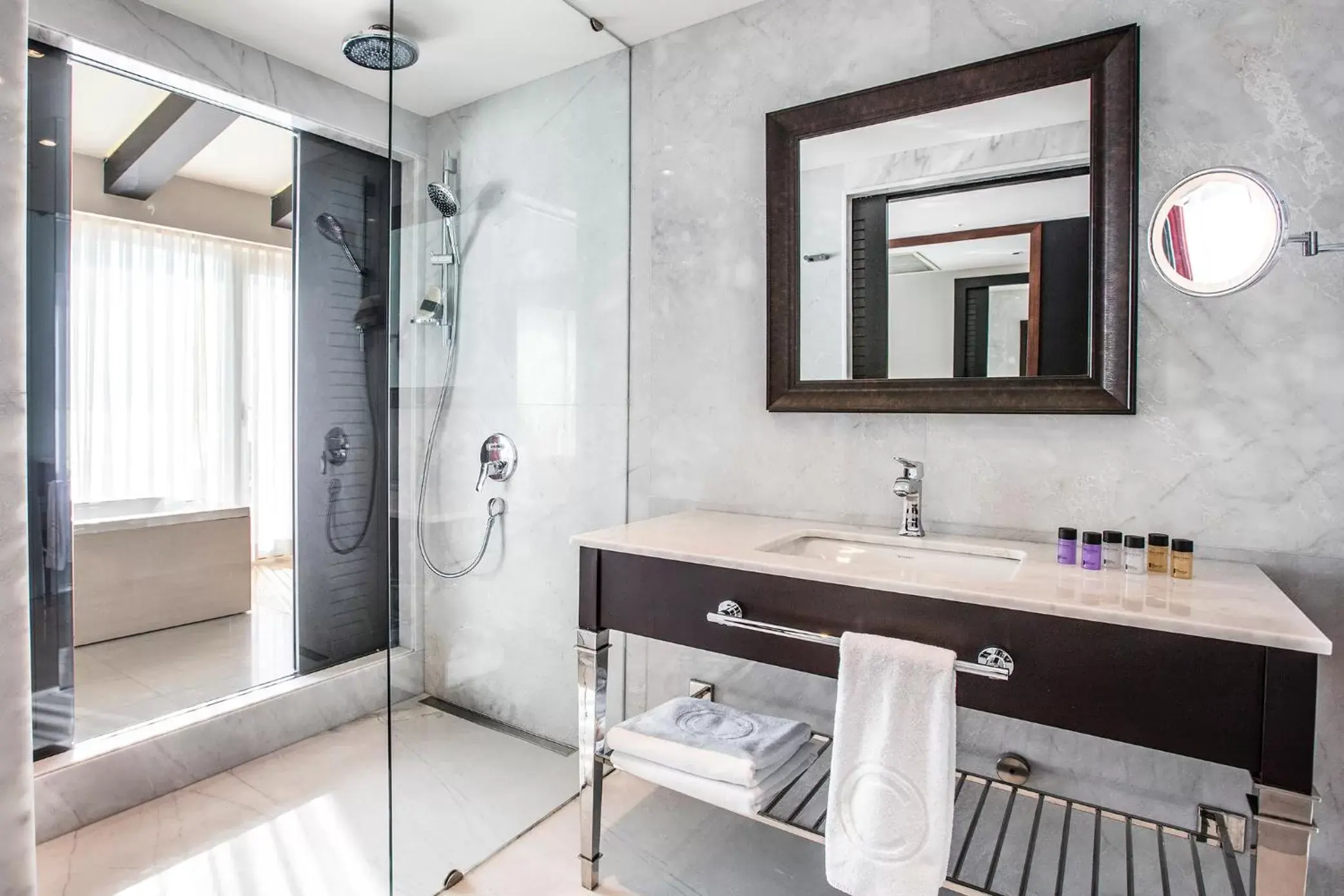 Bathroom in Charisma De Luxe Hotel