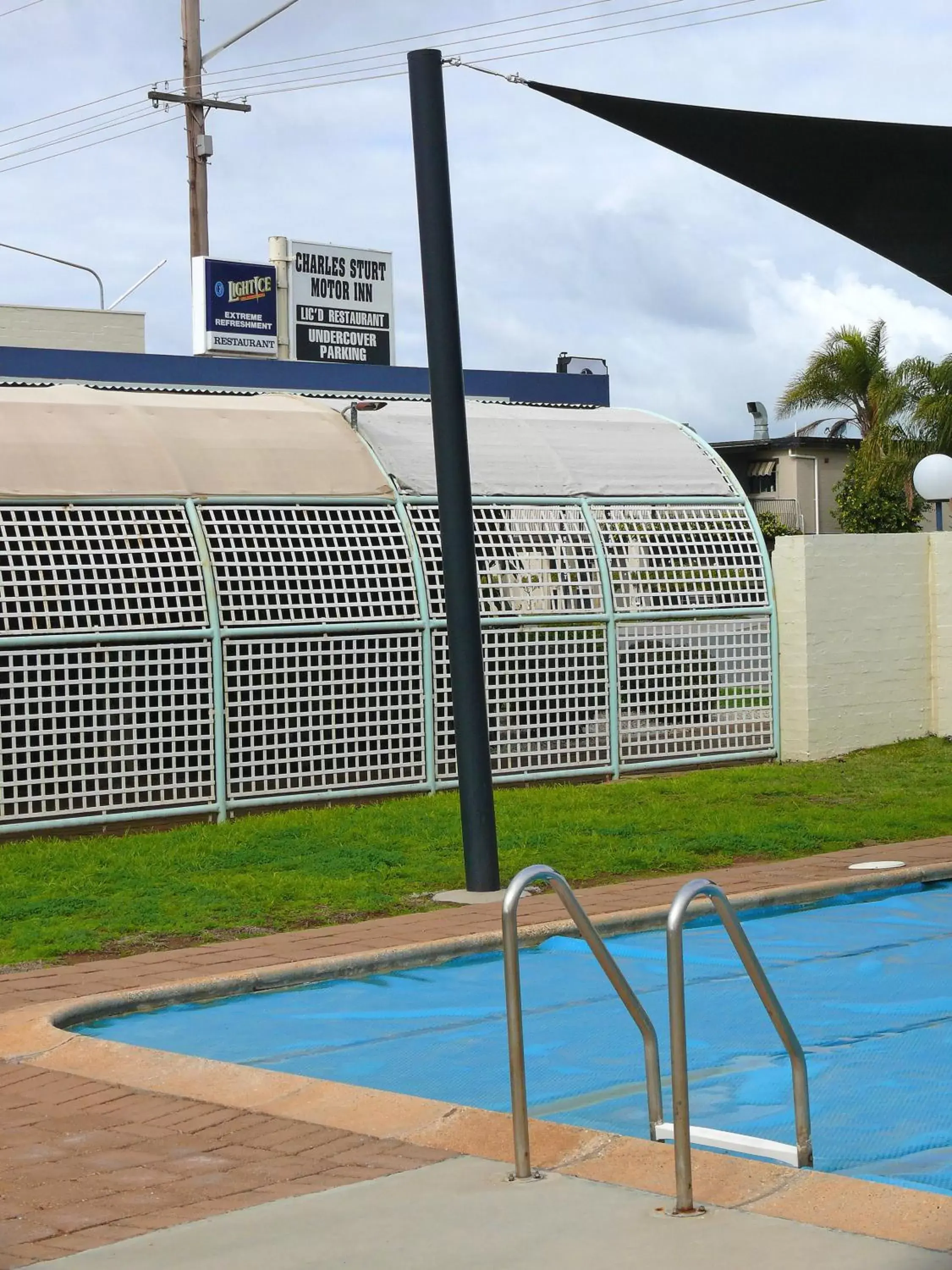 Swimming Pool in Charles Sturt Motor Inn