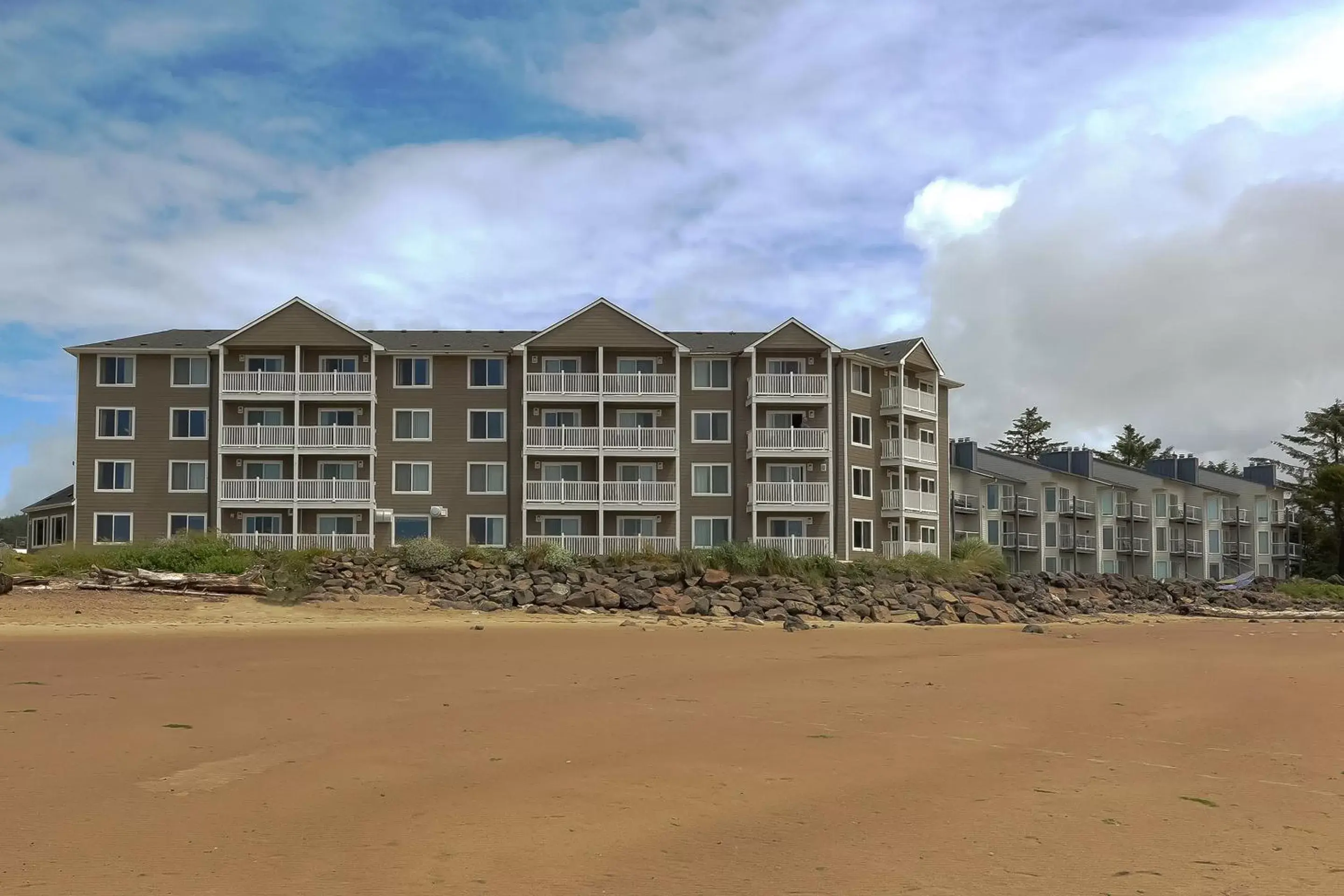 Property Building in Siletz Bay Beachfront Hotel by OYO Lincoln City