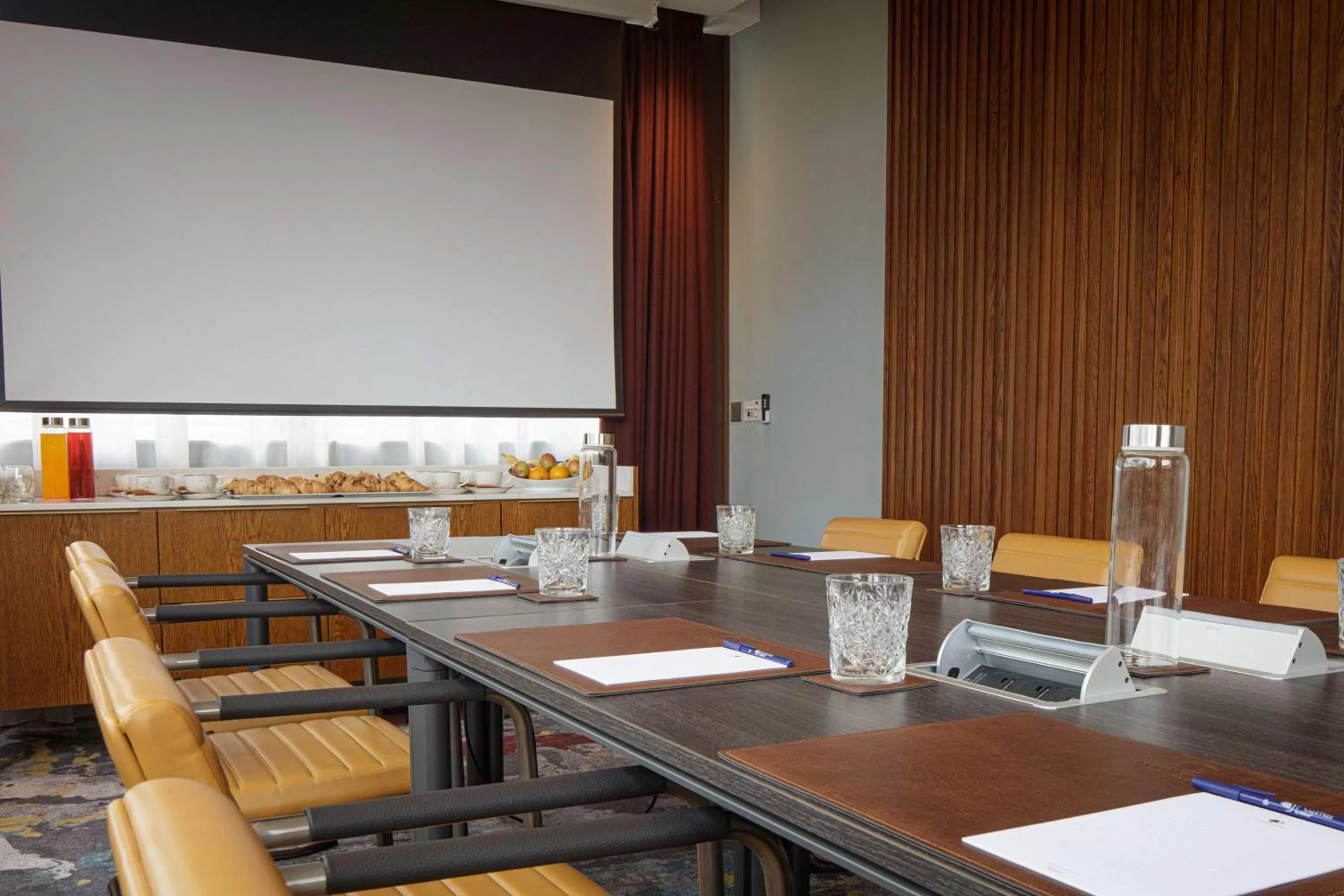 Meeting/conference room in DoubleTree by Hilton Bath