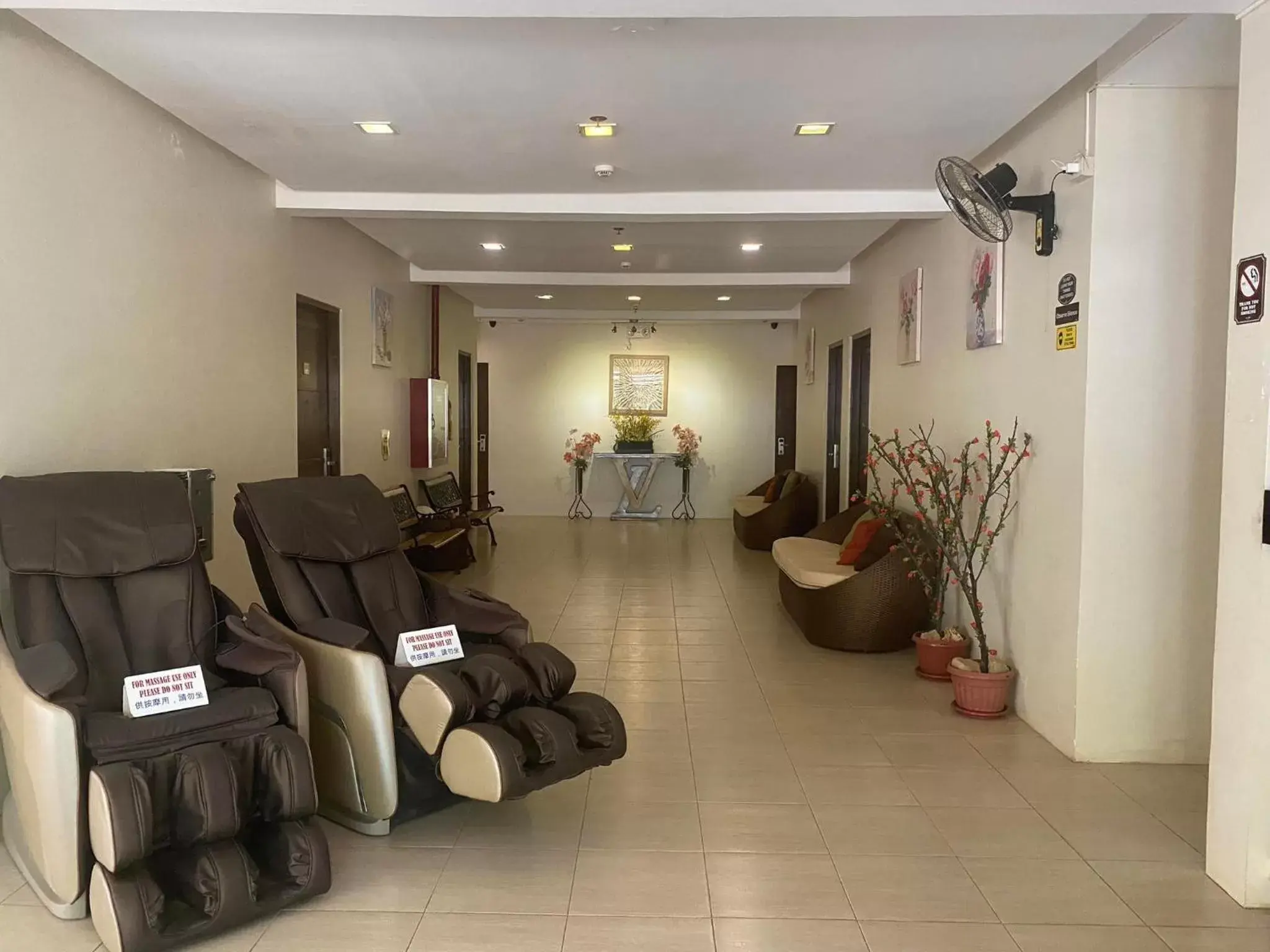 Lobby/Reception in Coron Visitors Hotel
