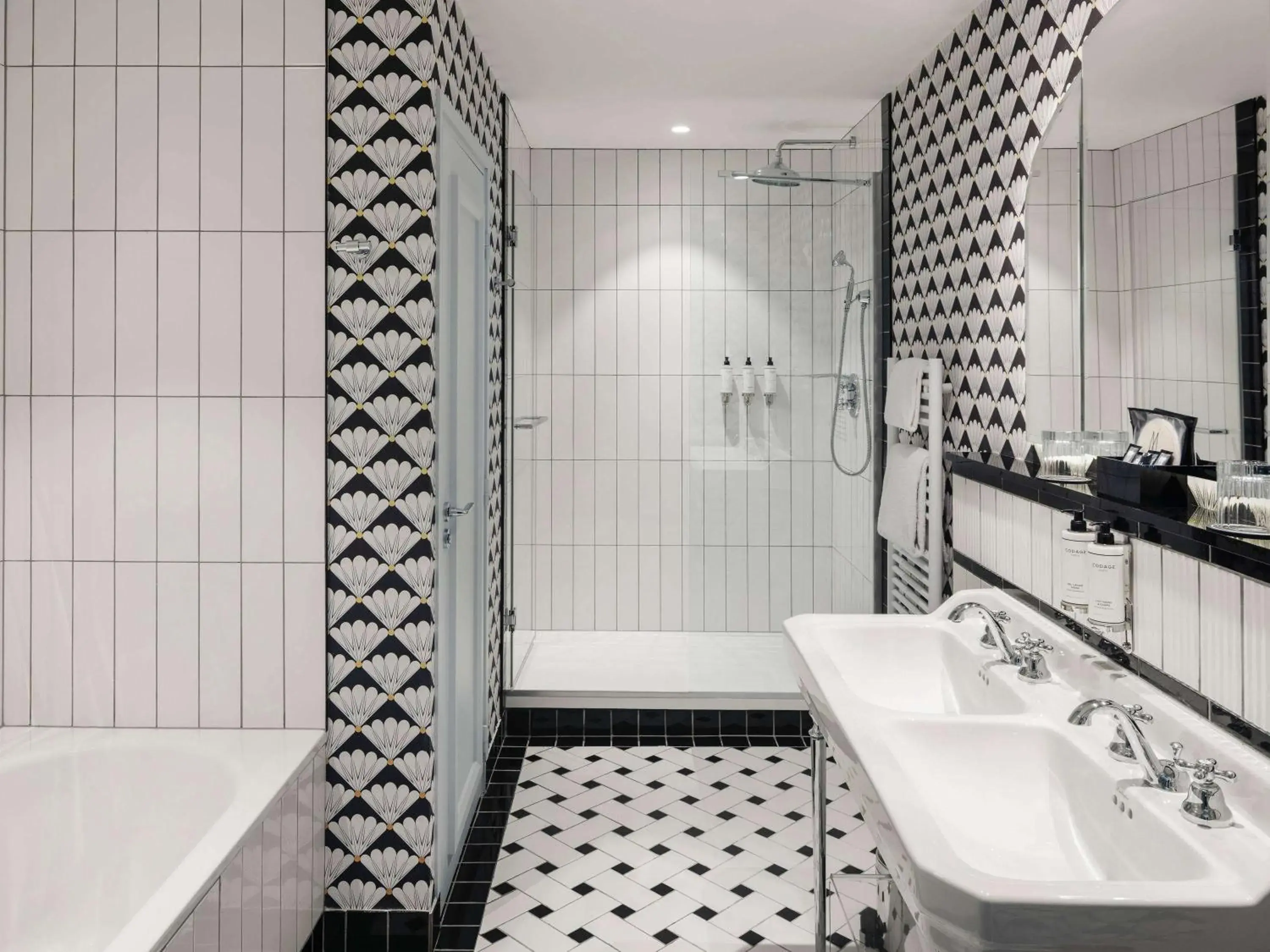 Property building, Bathroom in Le 1932 Hotel & Spa Cap d'Antibes - MGallery