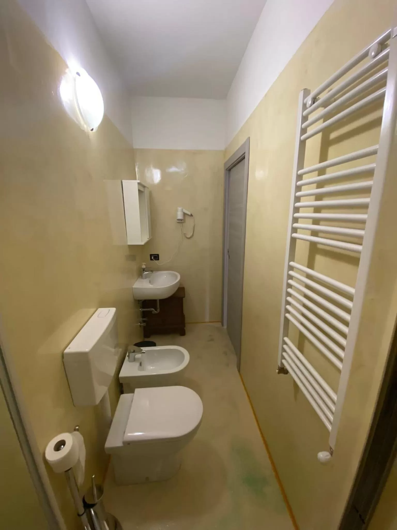 Bathroom in Macloud pub B&B