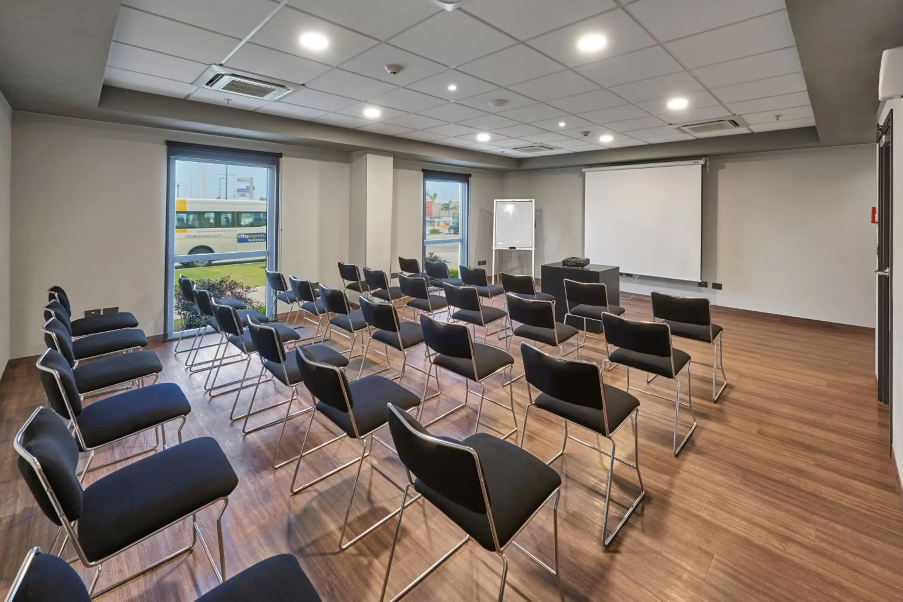 Meeting/conference room in City Express by Marriott Tampico Altamira