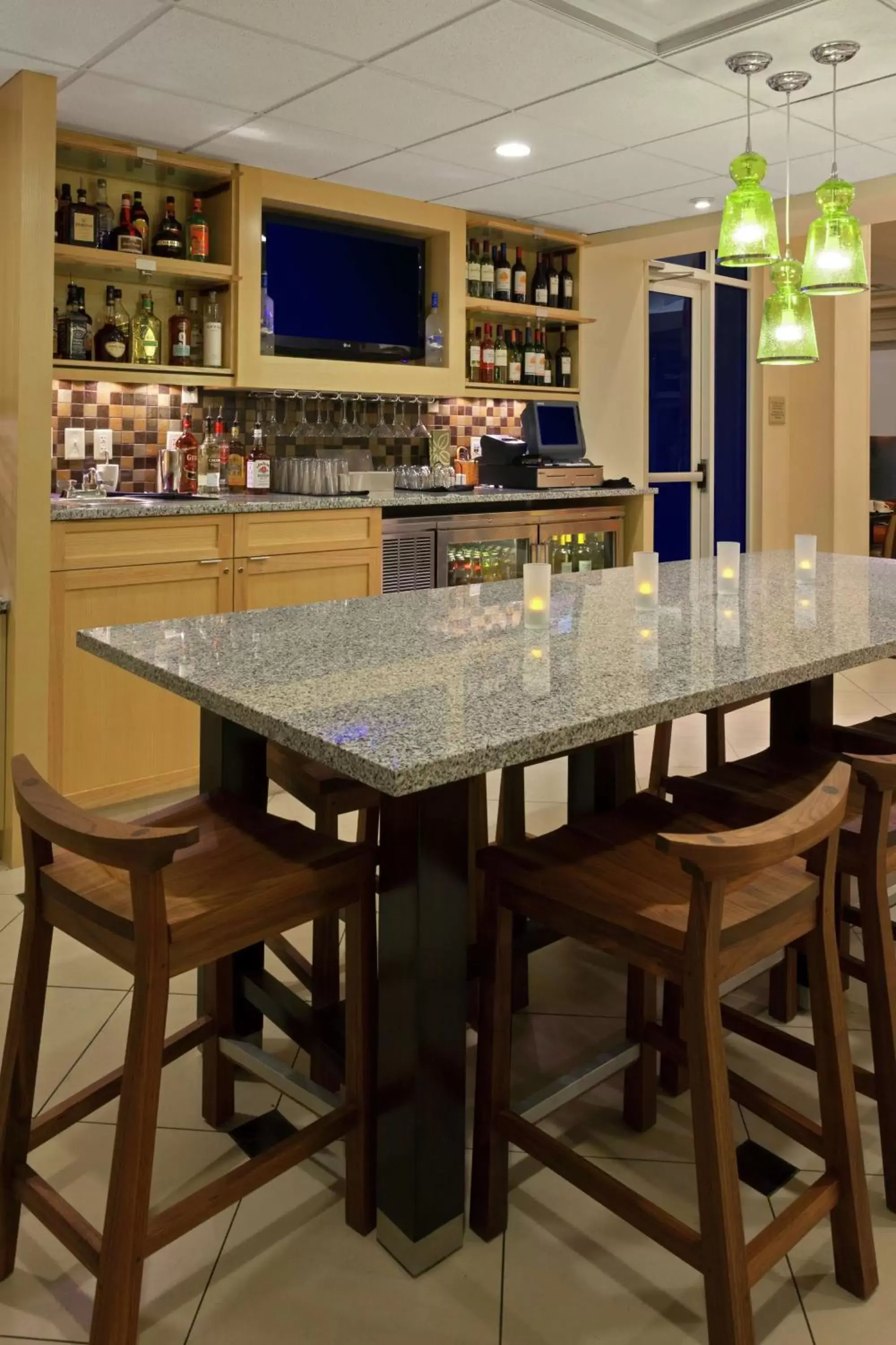 Dining area, Lounge/Bar in Hilton Garden Inn Gainesville