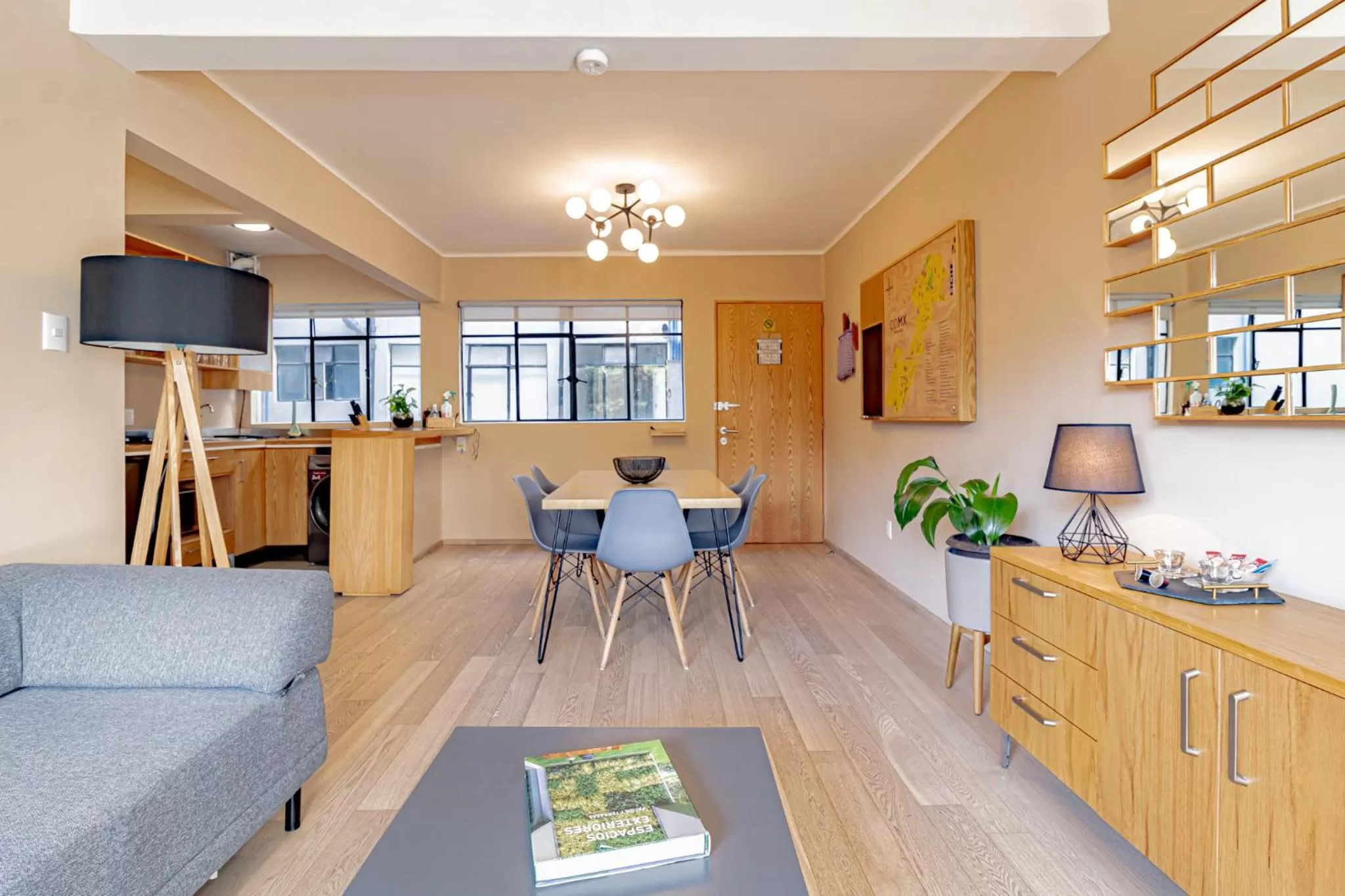 Dining area in Mi Zona Lodging WTC
