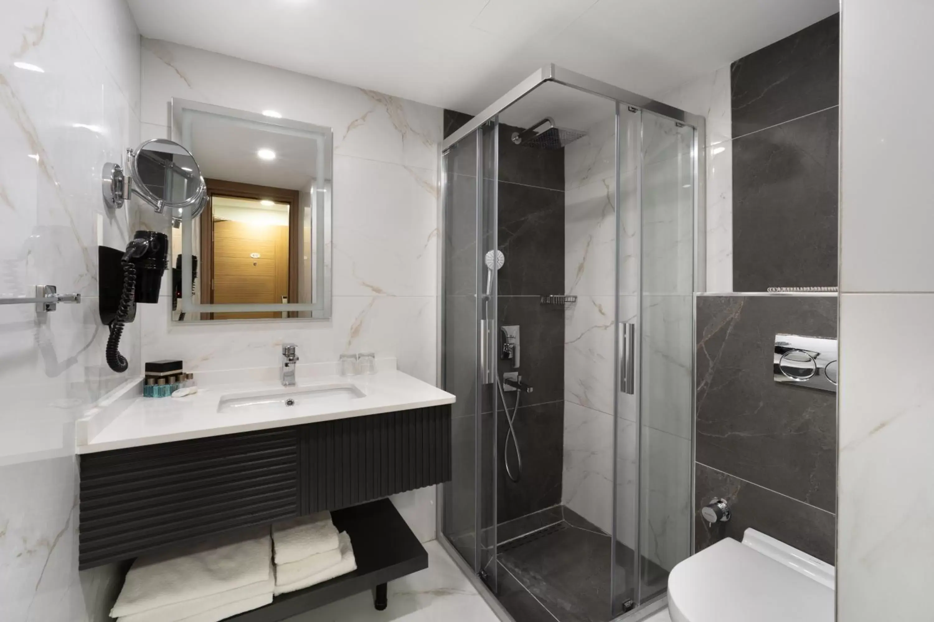 Toilet, Bathroom in Orka Royal Hotel & Spa