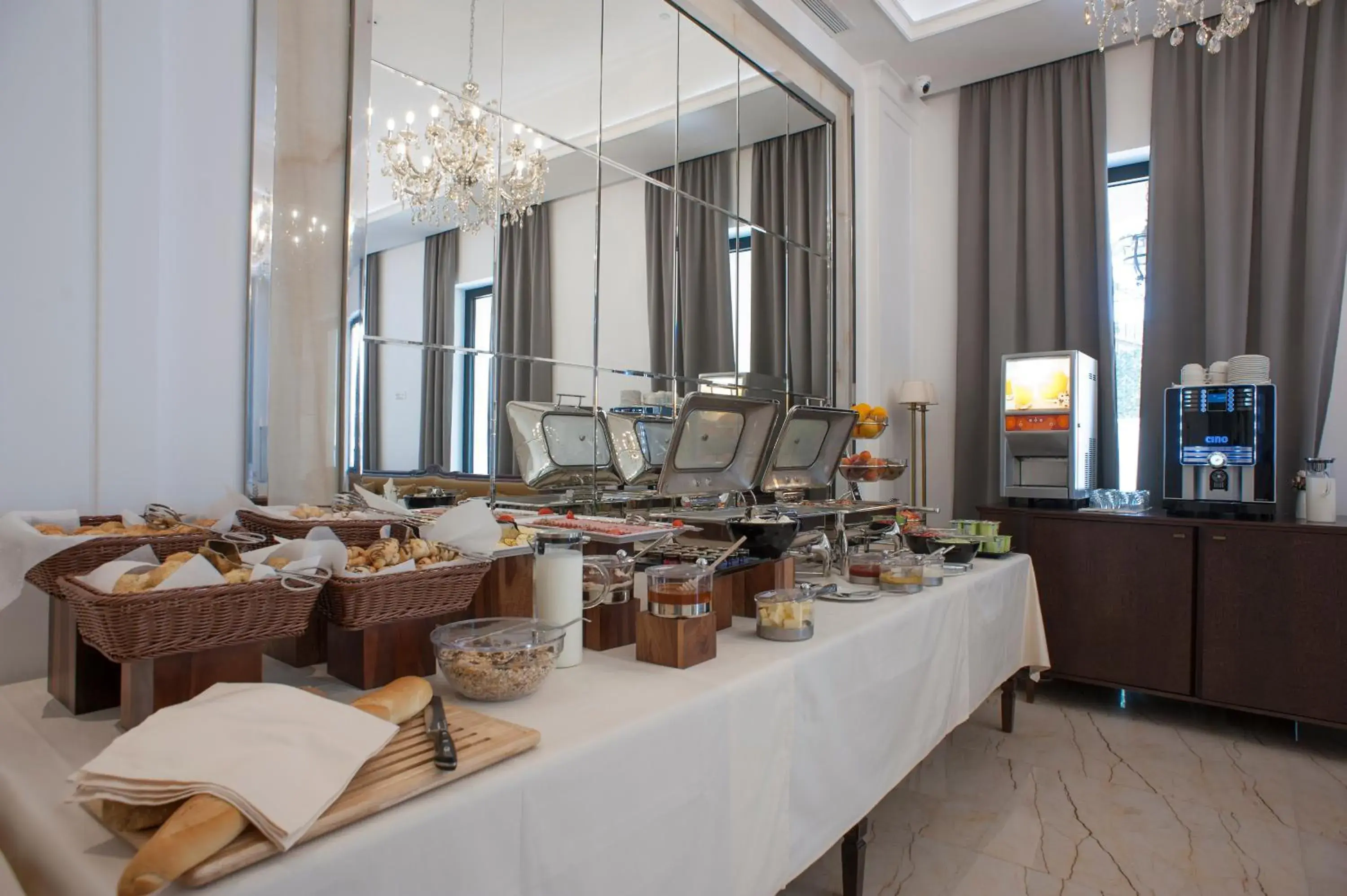 Food, Restaurant/Places to Eat in Hotel Moskva