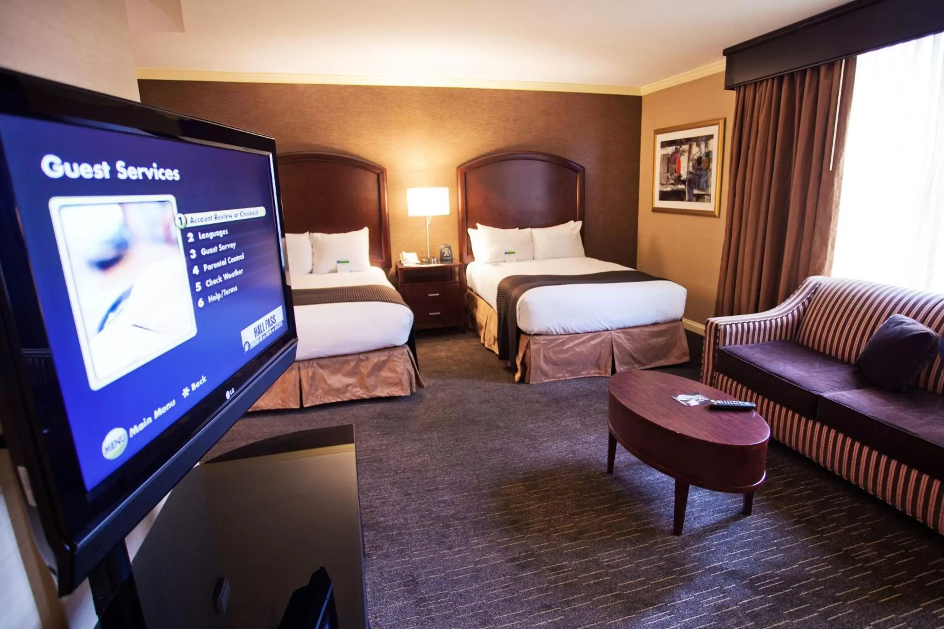TV and multimedia in Wyndham Grand Pittsburgh