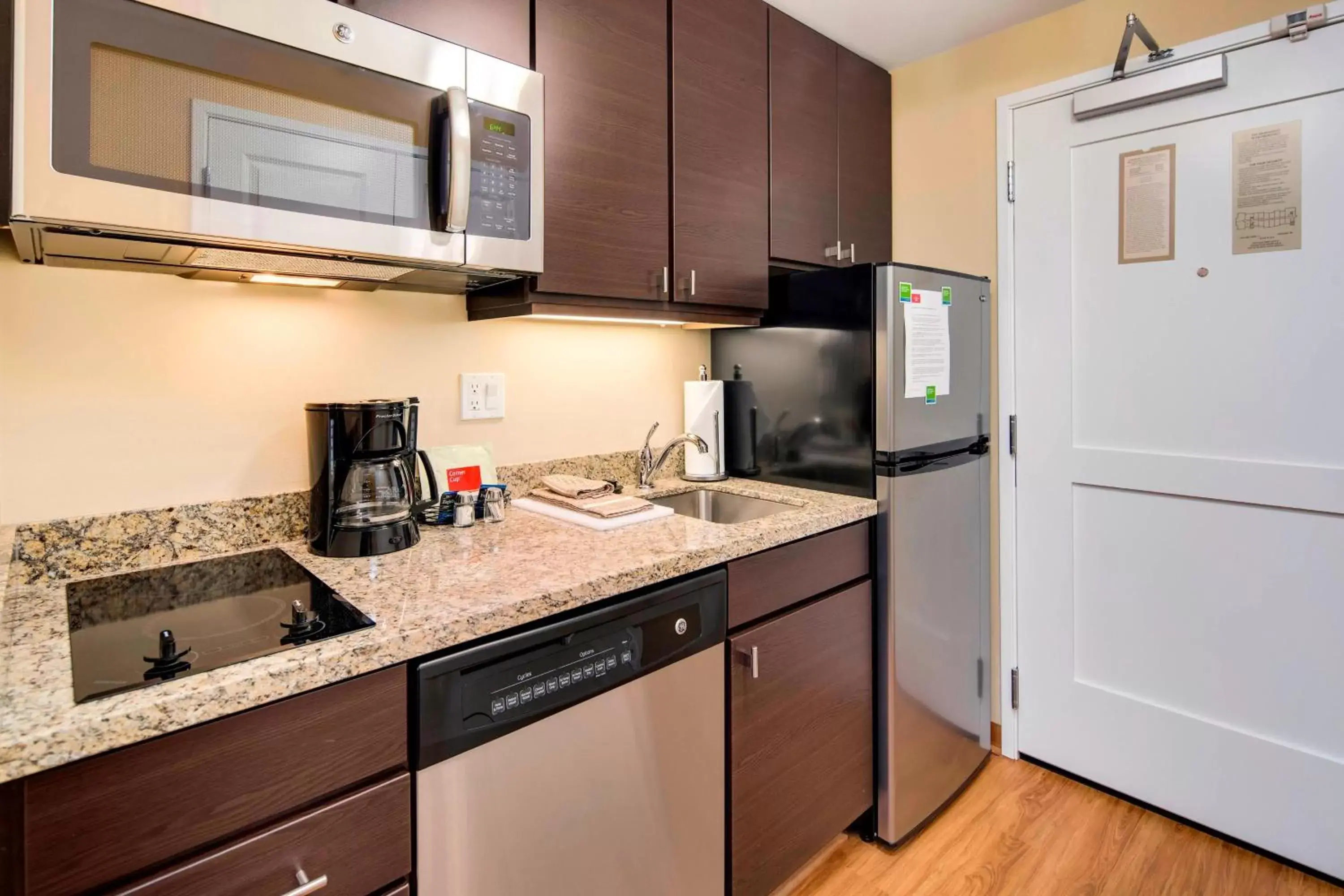 Kitchen or kitchenette, Kitchen/Kitchenette in TownePlace Suites by Marriott Bellingham