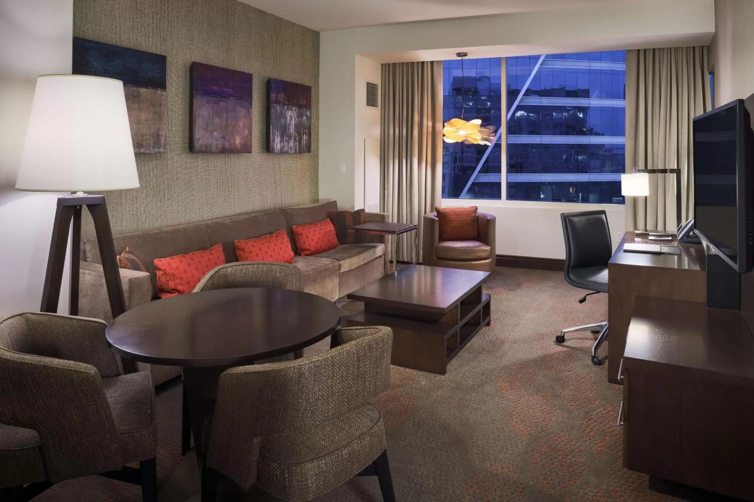 Bedroom, Seating Area in Hilton Dallas/Plano Granite Park