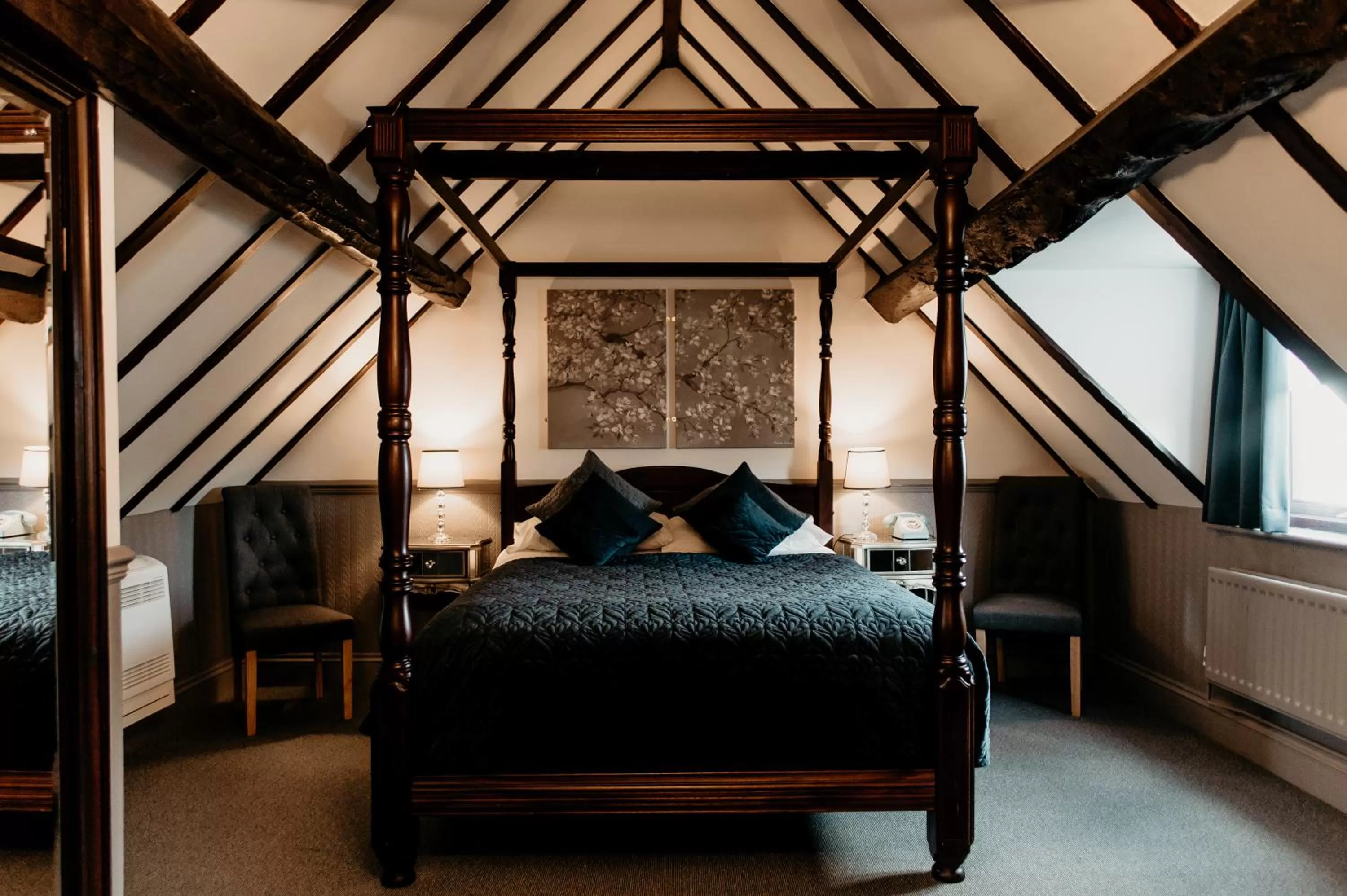 Bed in Oak Farm Hotel