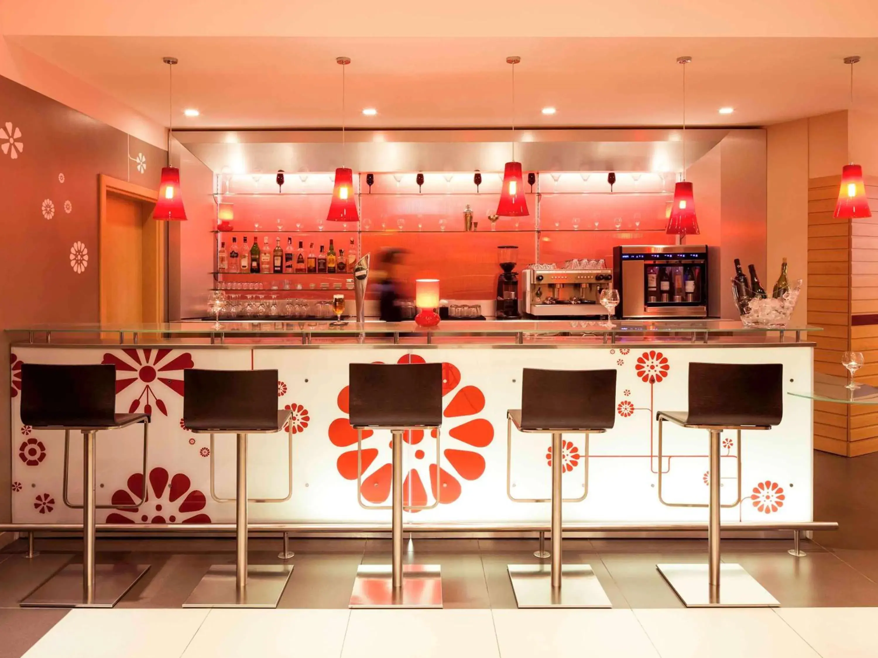 Lounge or bar in Ibis Barcelona Santa Coloma