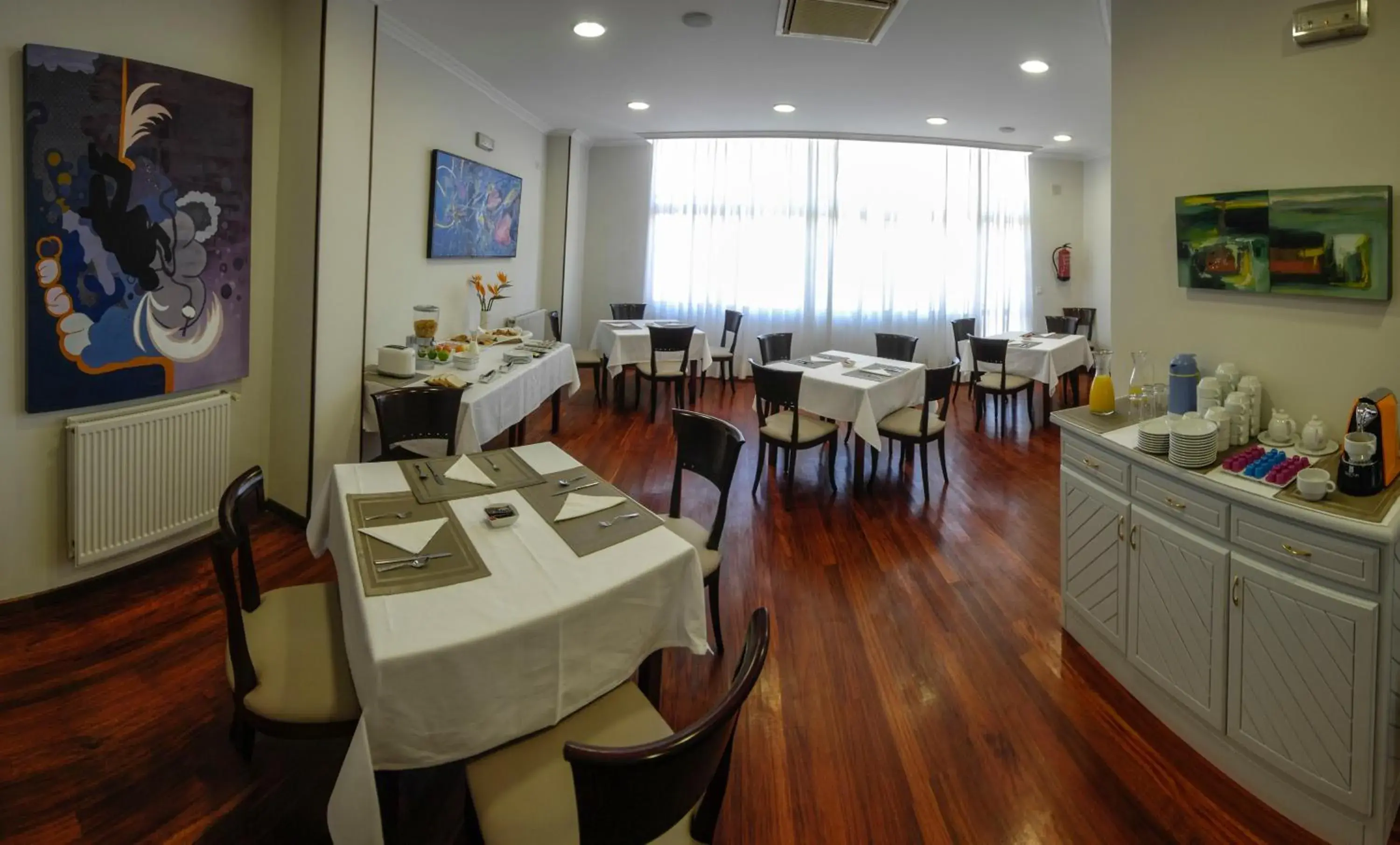 Restaurant/Places to Eat in Hotel Vigo Plaza