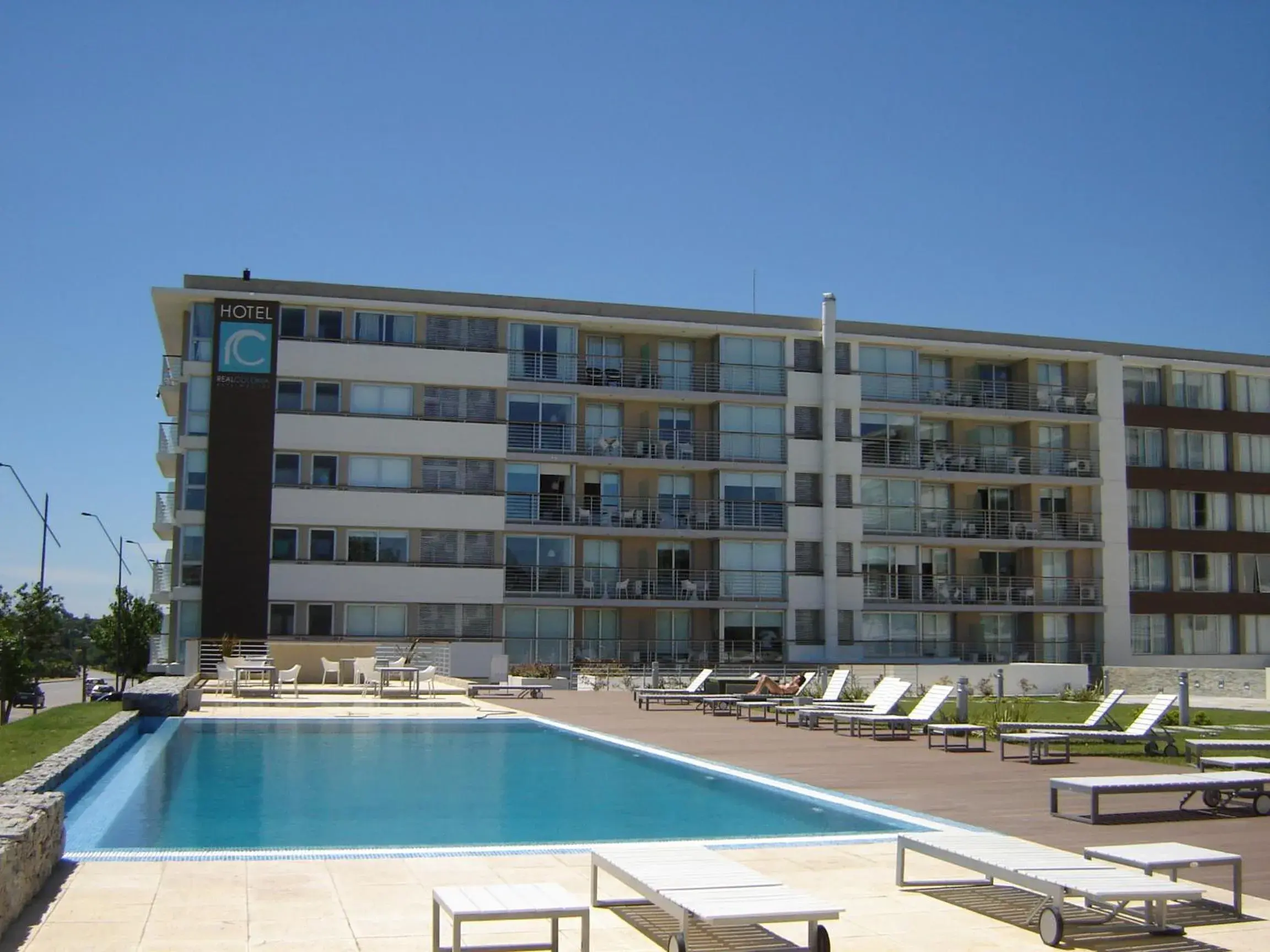 Swimming pool, Property Building in Real Colonia Hotel & Suites
