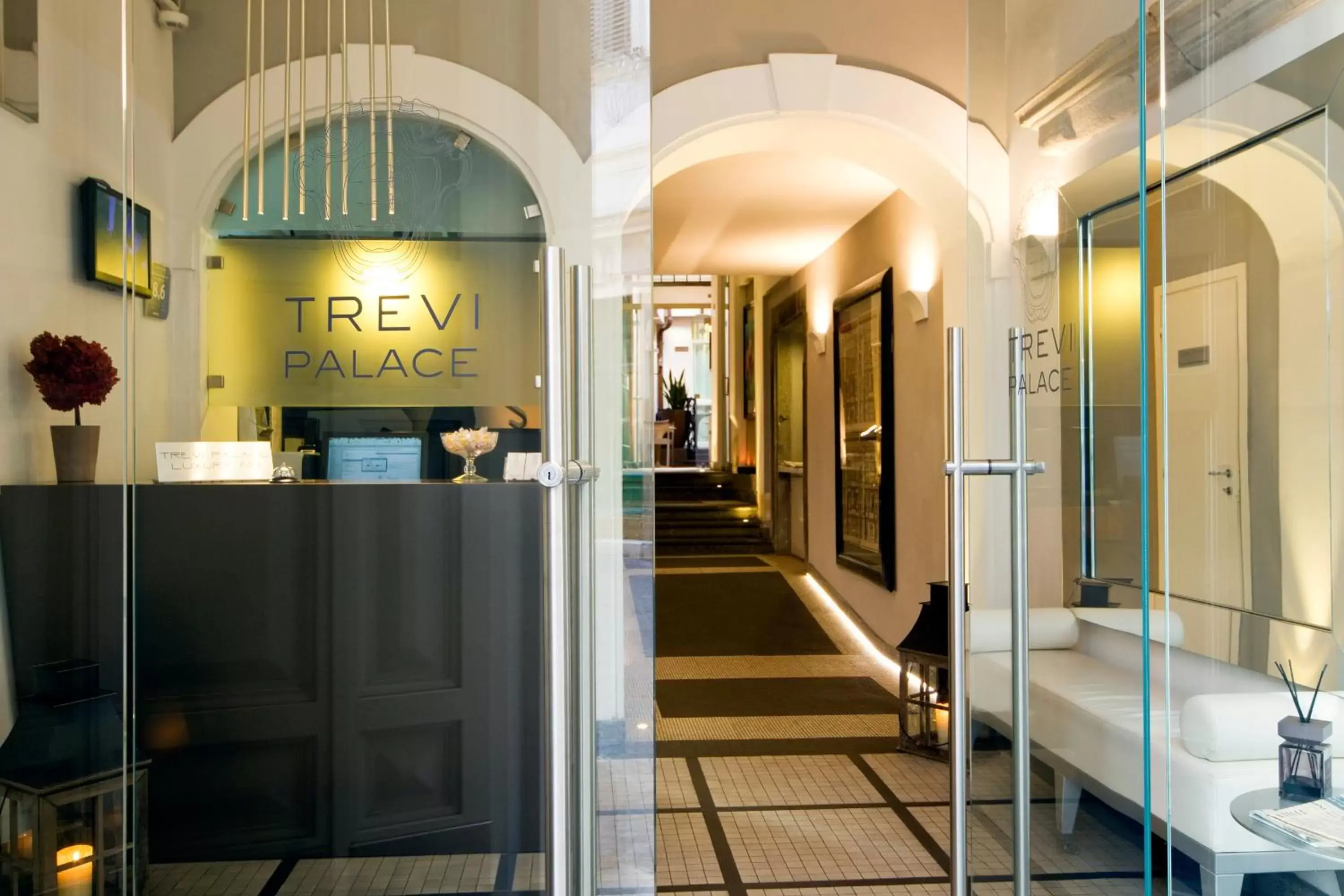 Lobby or reception in Trevi Palace Luxury Inn