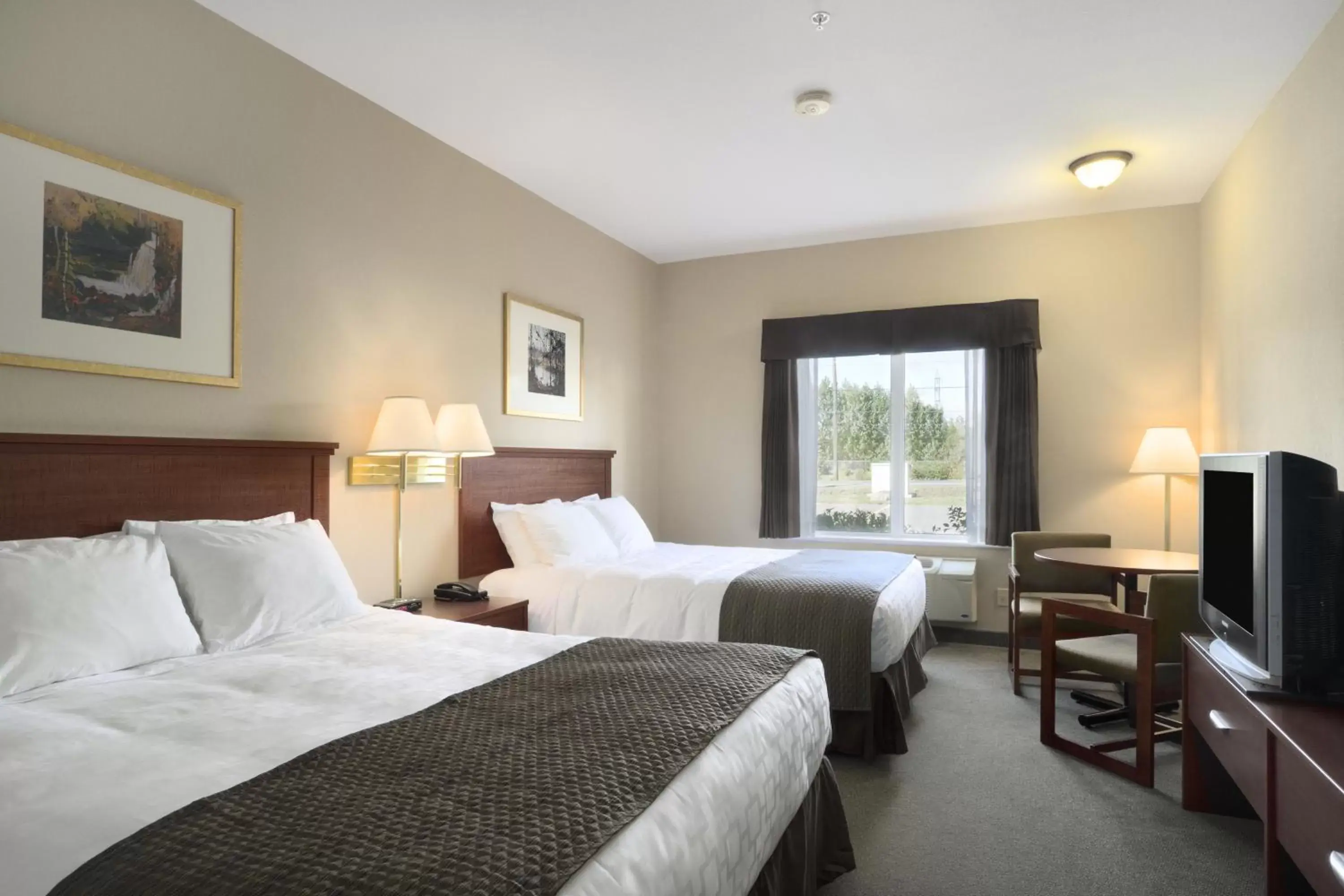Bedroom in Days Inn by Wyndham Thunder Bay North