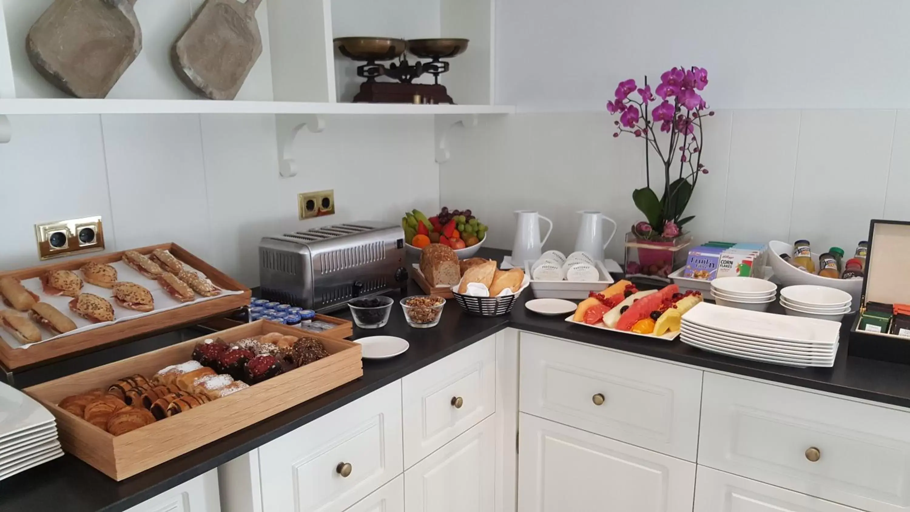 Breakfast, Kitchen/Kitchenette in Hotel Casa Vilella 4* Sup