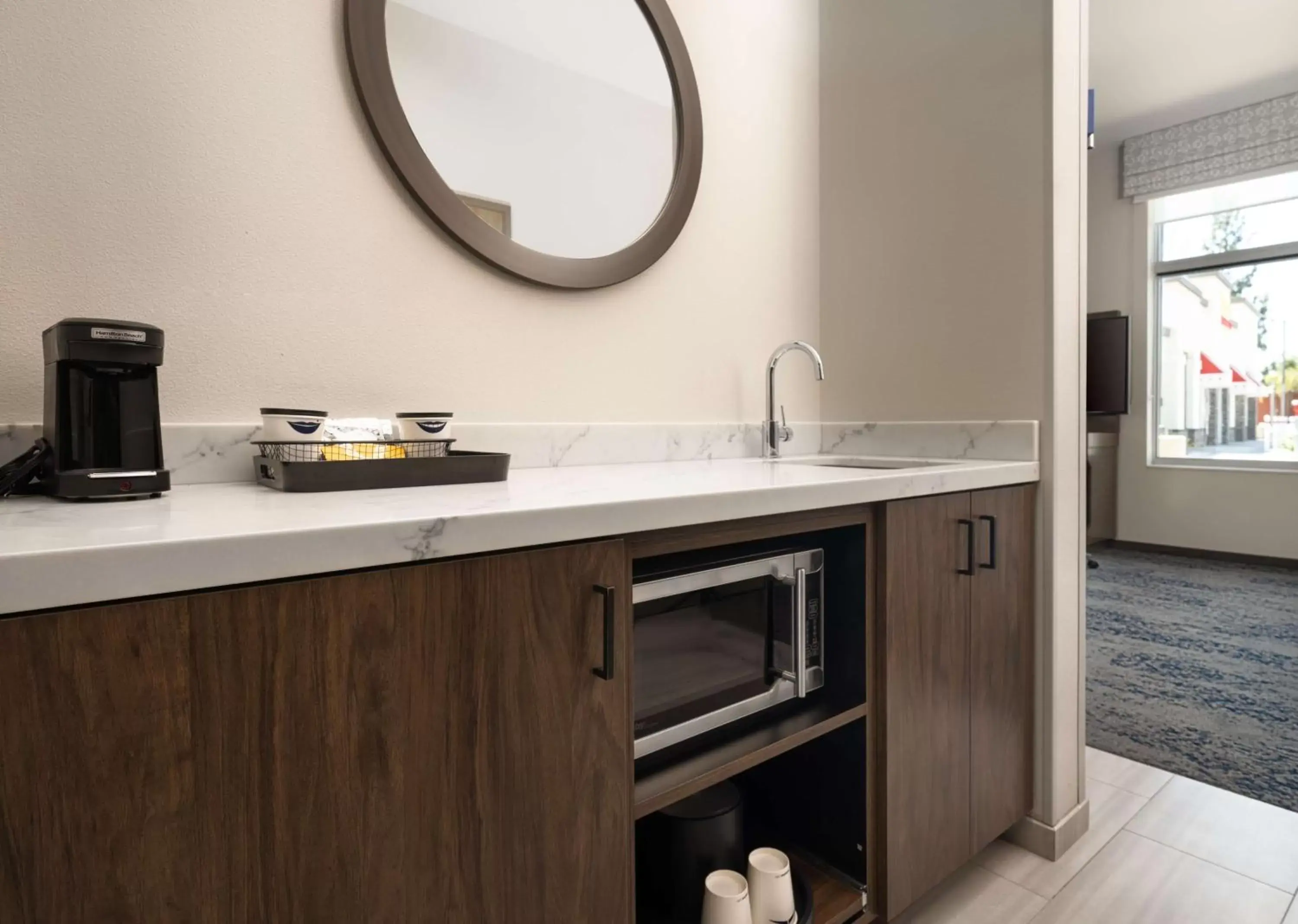 Photo of the whole room, Kitchen/Kitchenette in Hampton Inn & Suites El Cajon San Diego