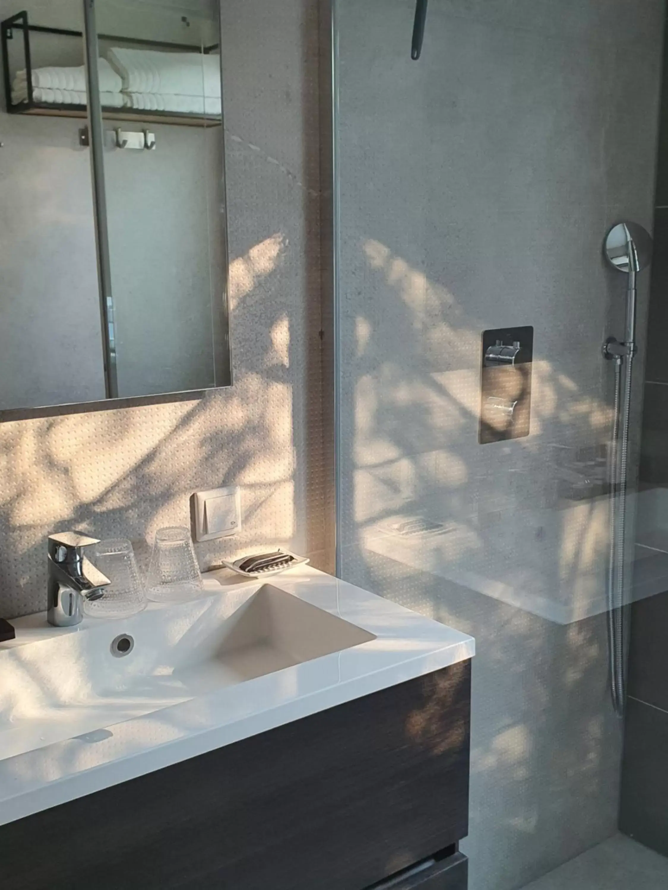 Shower, Bathroom in Bed and Breakfast en Studio Het Atelier