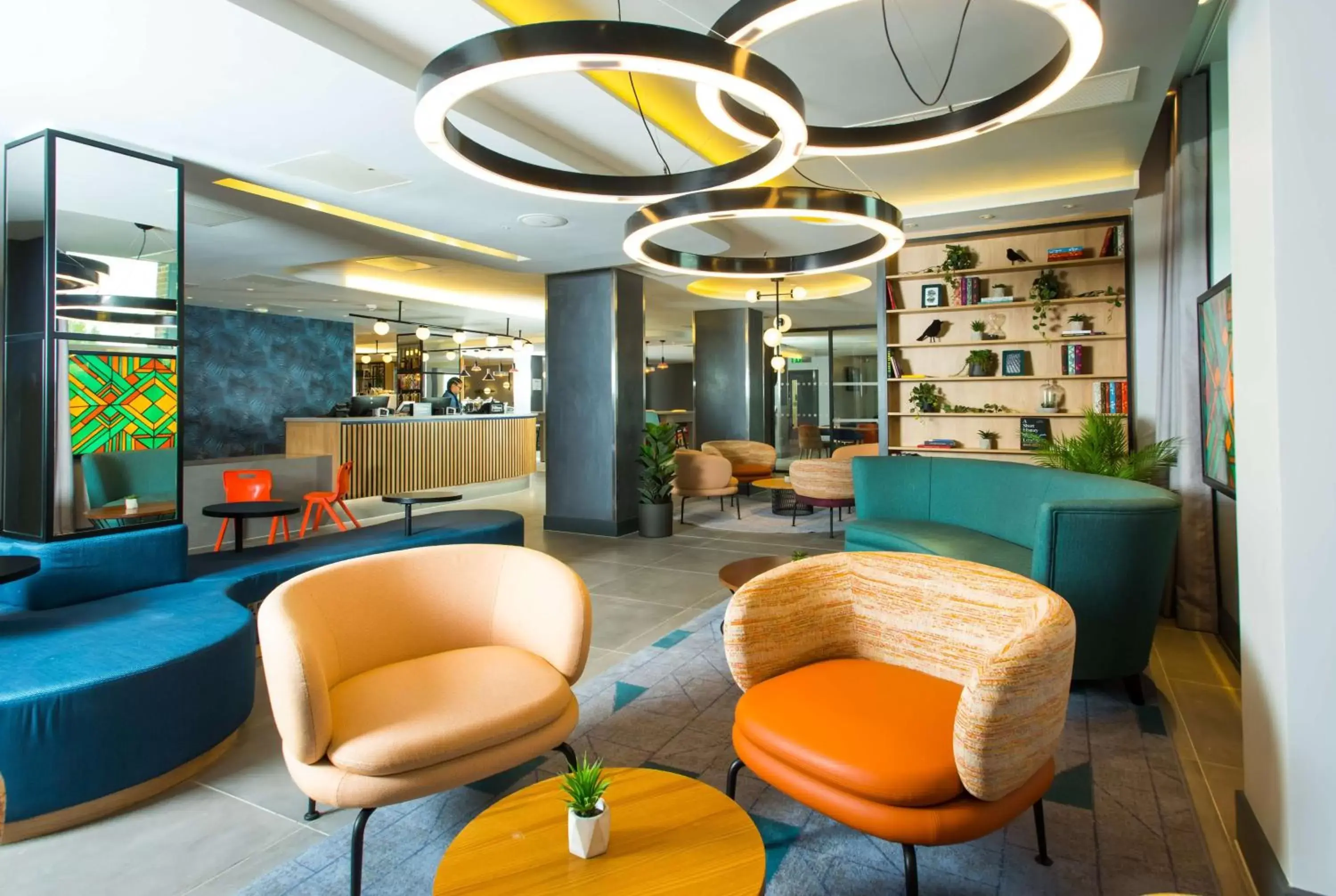 Lobby or reception, Lounge/Bar in Hampton by Hilton London Park Royal
