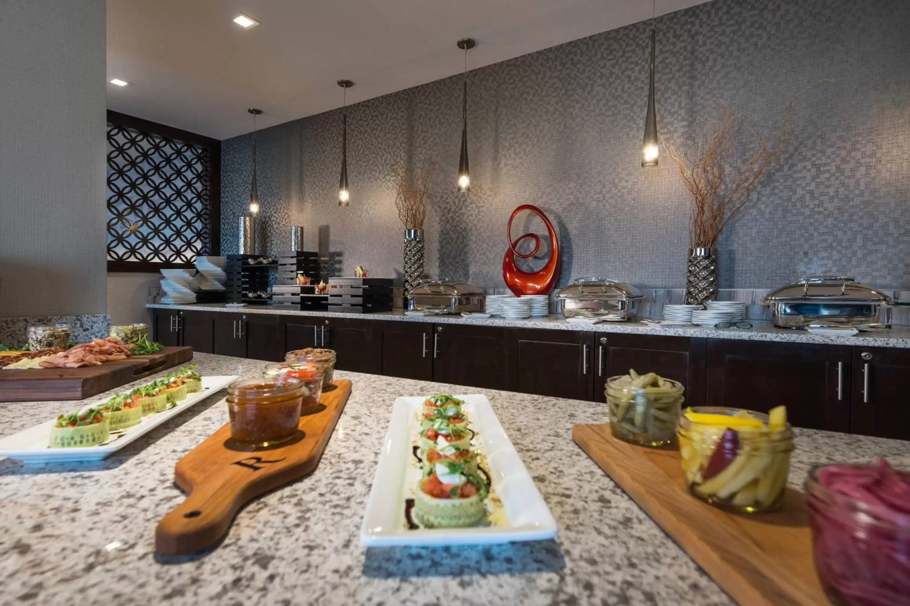 Lounge or bar, Food in Renaissance Boston Patriot Place Hotel