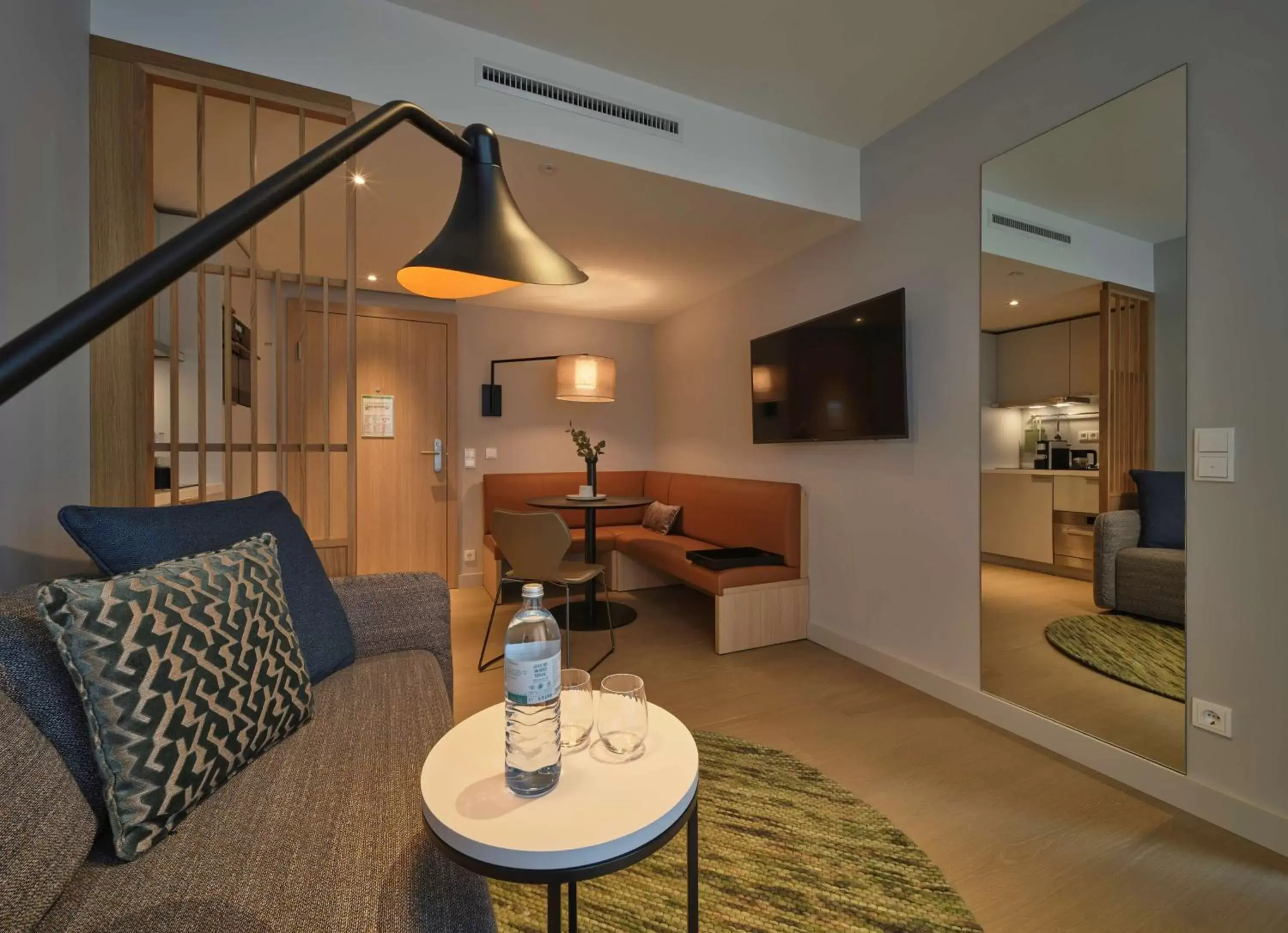 Kitchen or kitchenette, Seating Area in Adina Apartment Hotel Vienna Belvedere