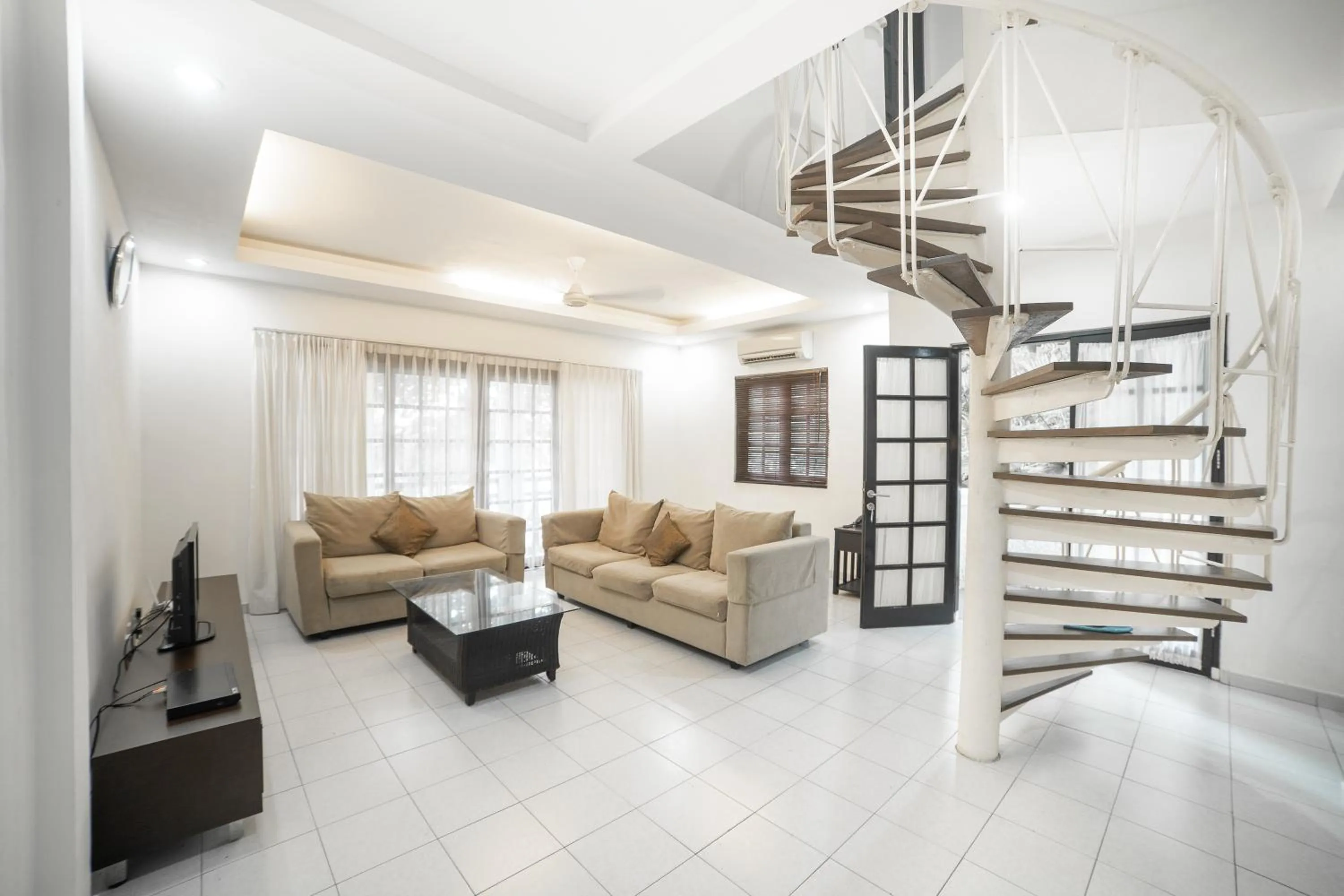 TV and multimedia in Nongsa Point Marina