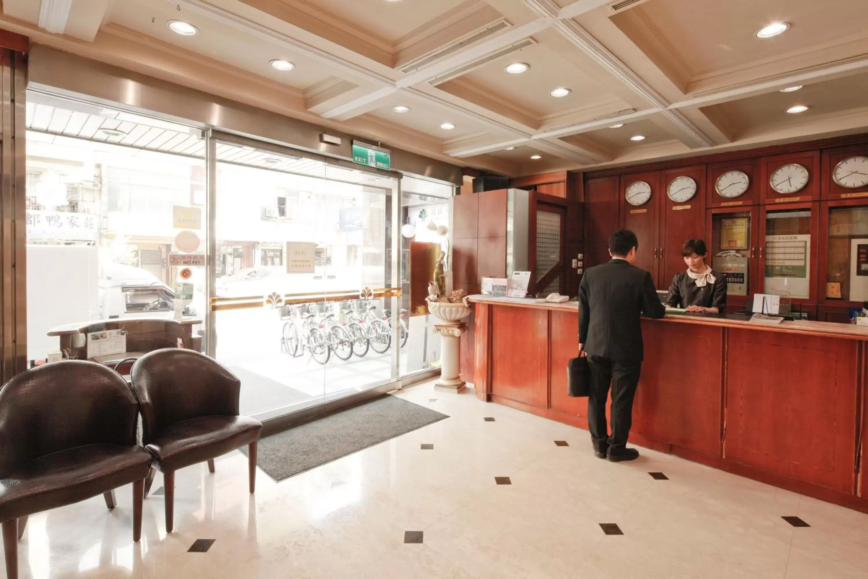 Lobby or reception in Cambridge Tainan Hotel