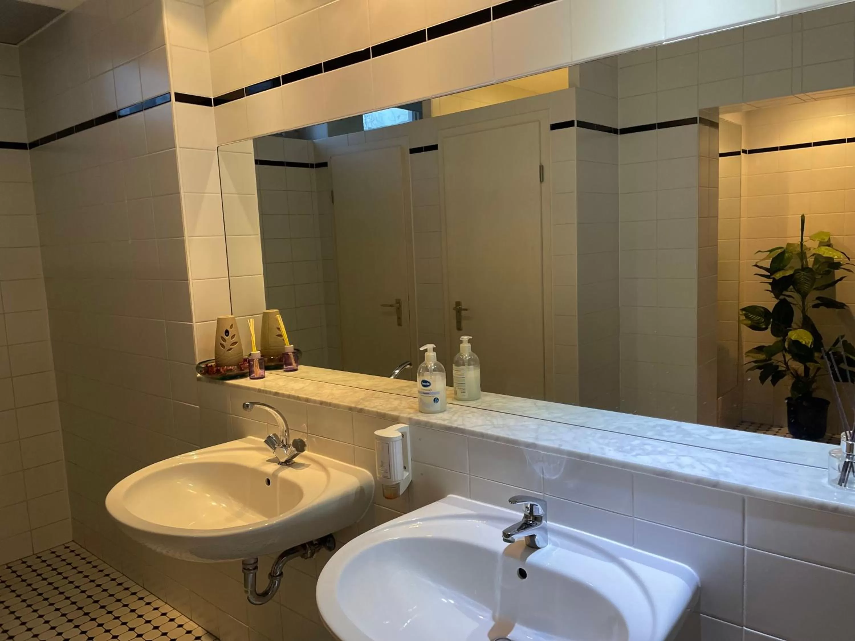 Toilet in Hotel Bitterfelder Hof