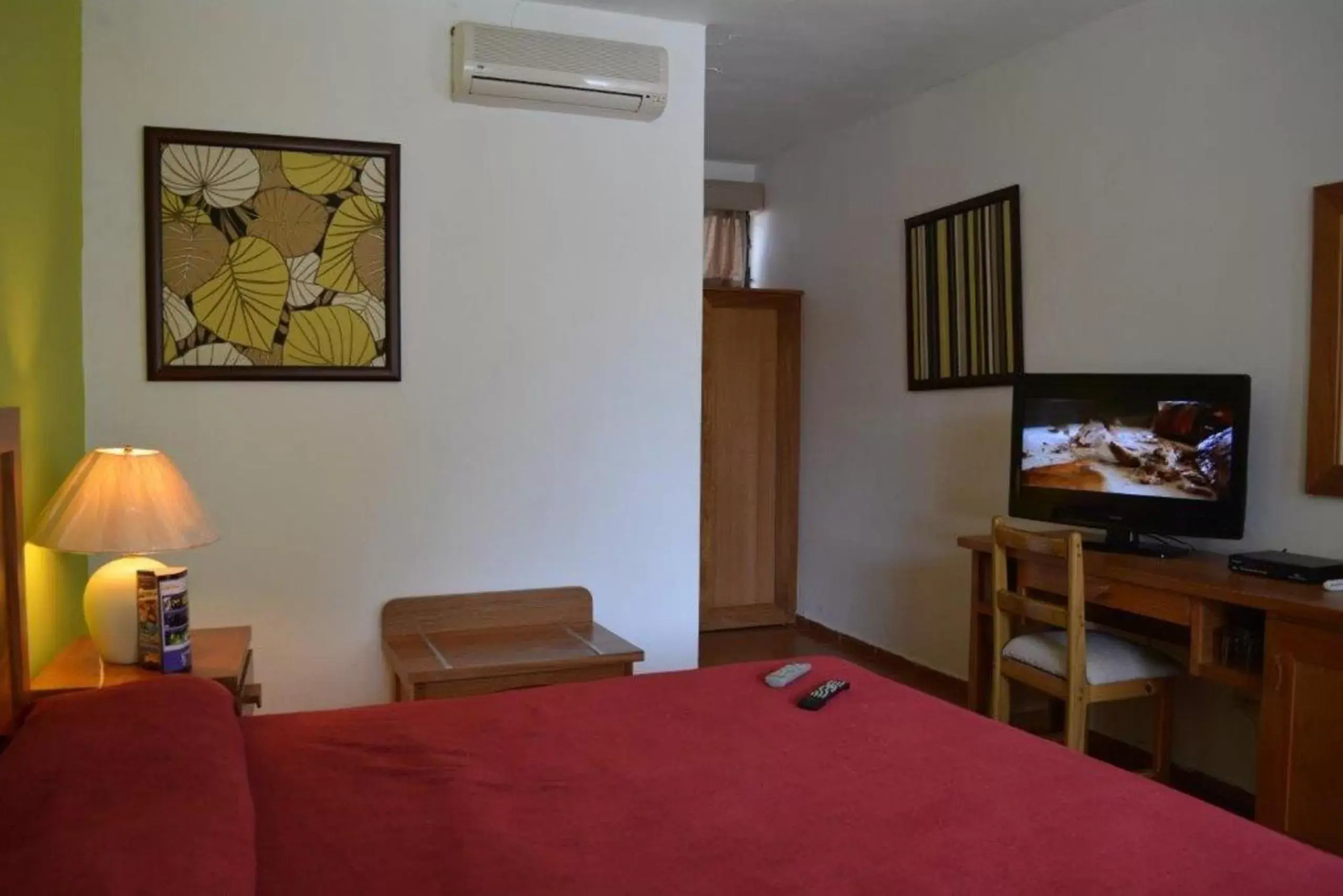 Deluxe King Room in New Garden Hotel Deluxe King Room in New Garden Hotel