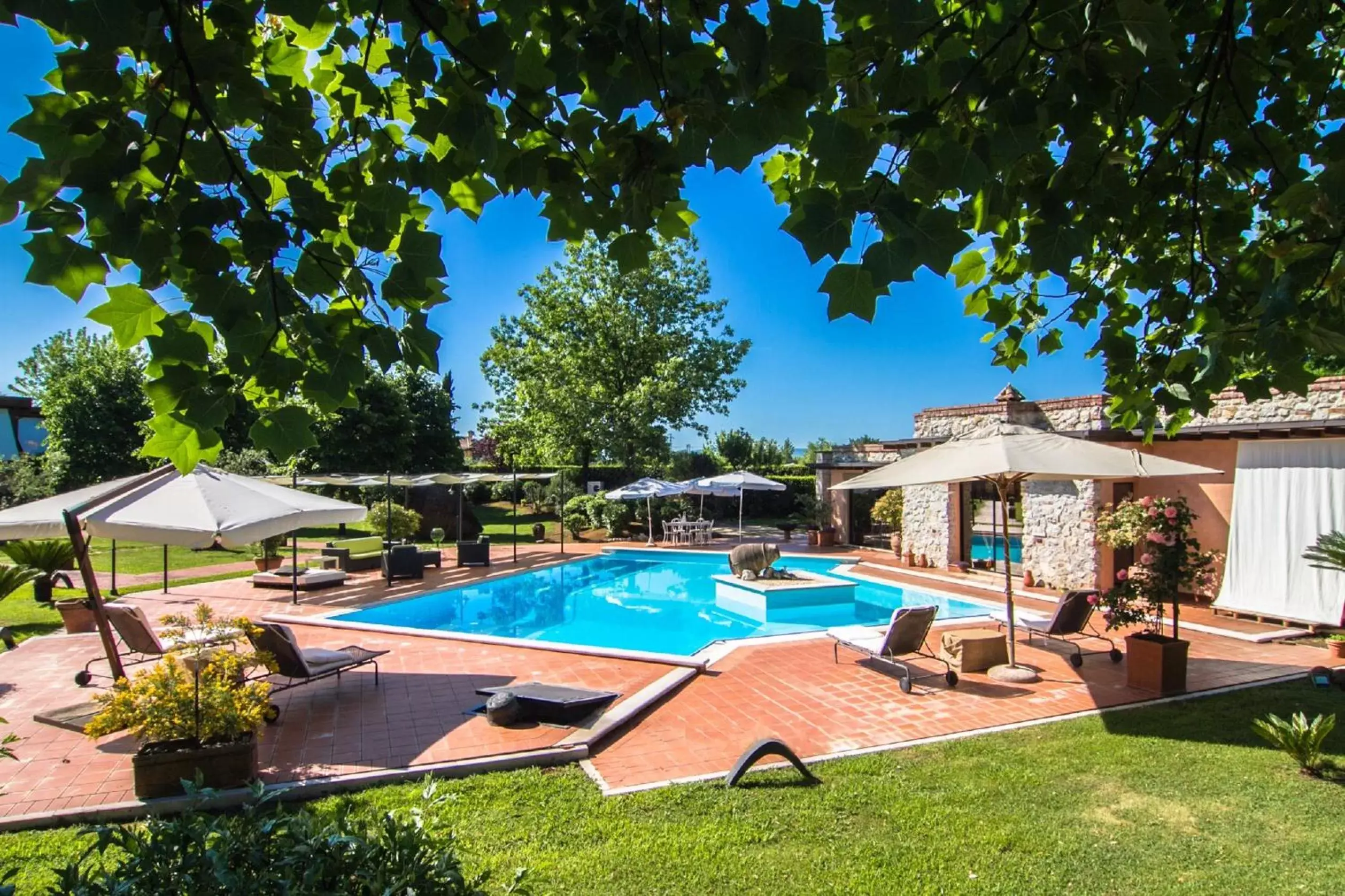 Swimming Pool in B&B Villa Sbaraglia