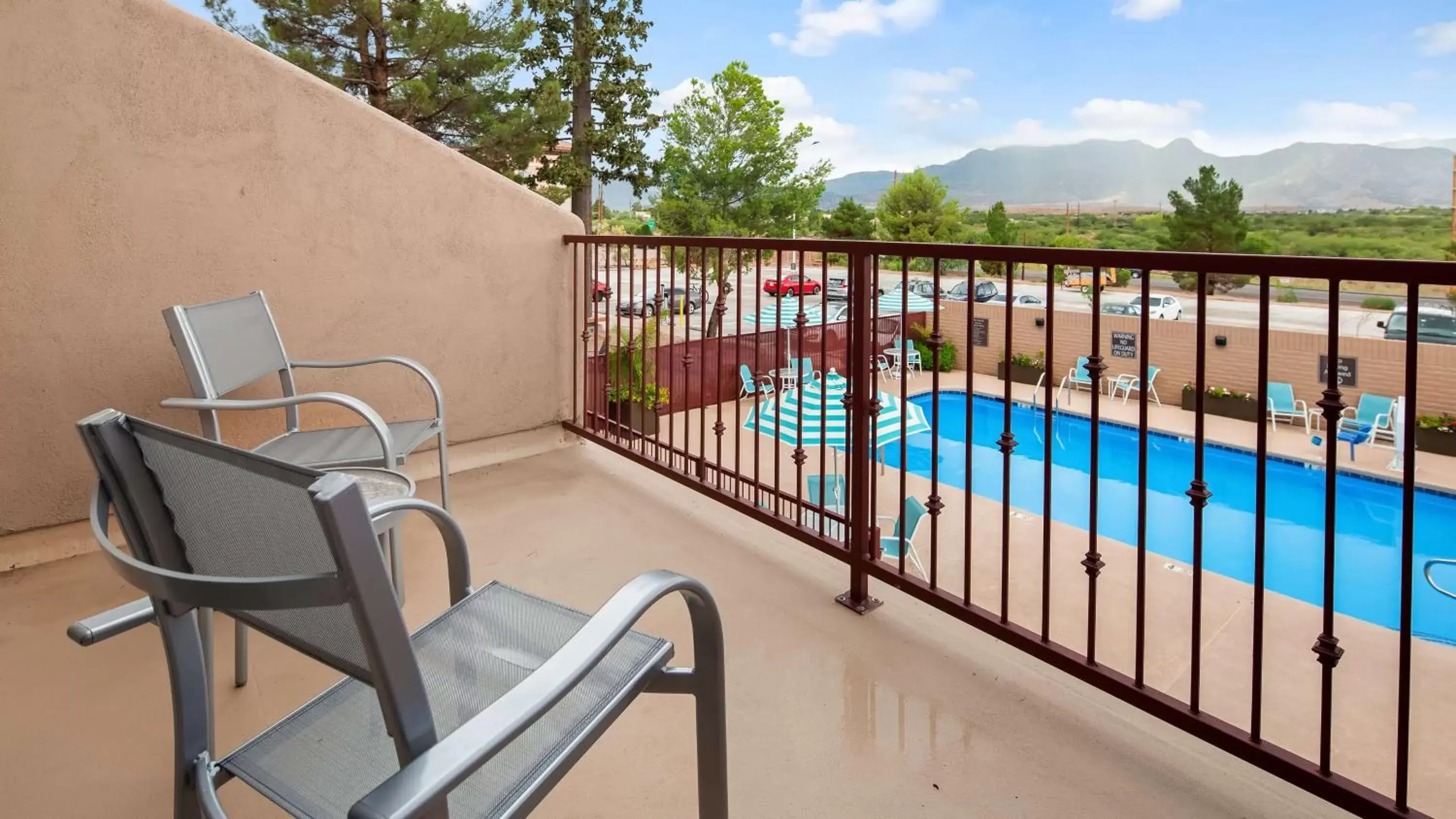 Photo of the whole room, Pool View in Best Western Plus Sun Canyon