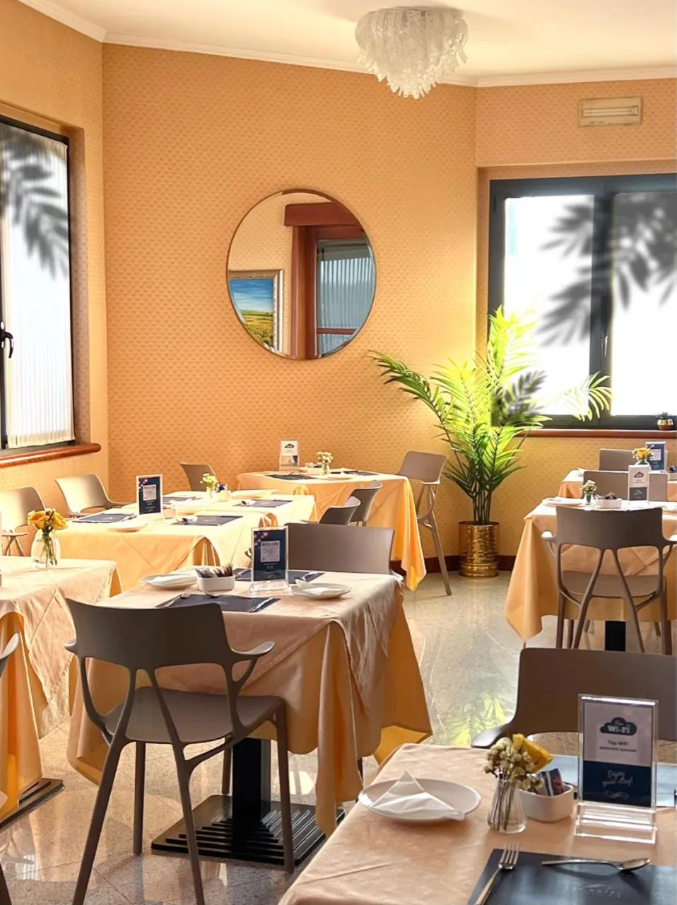 Breakfast in Hotel Motel Top