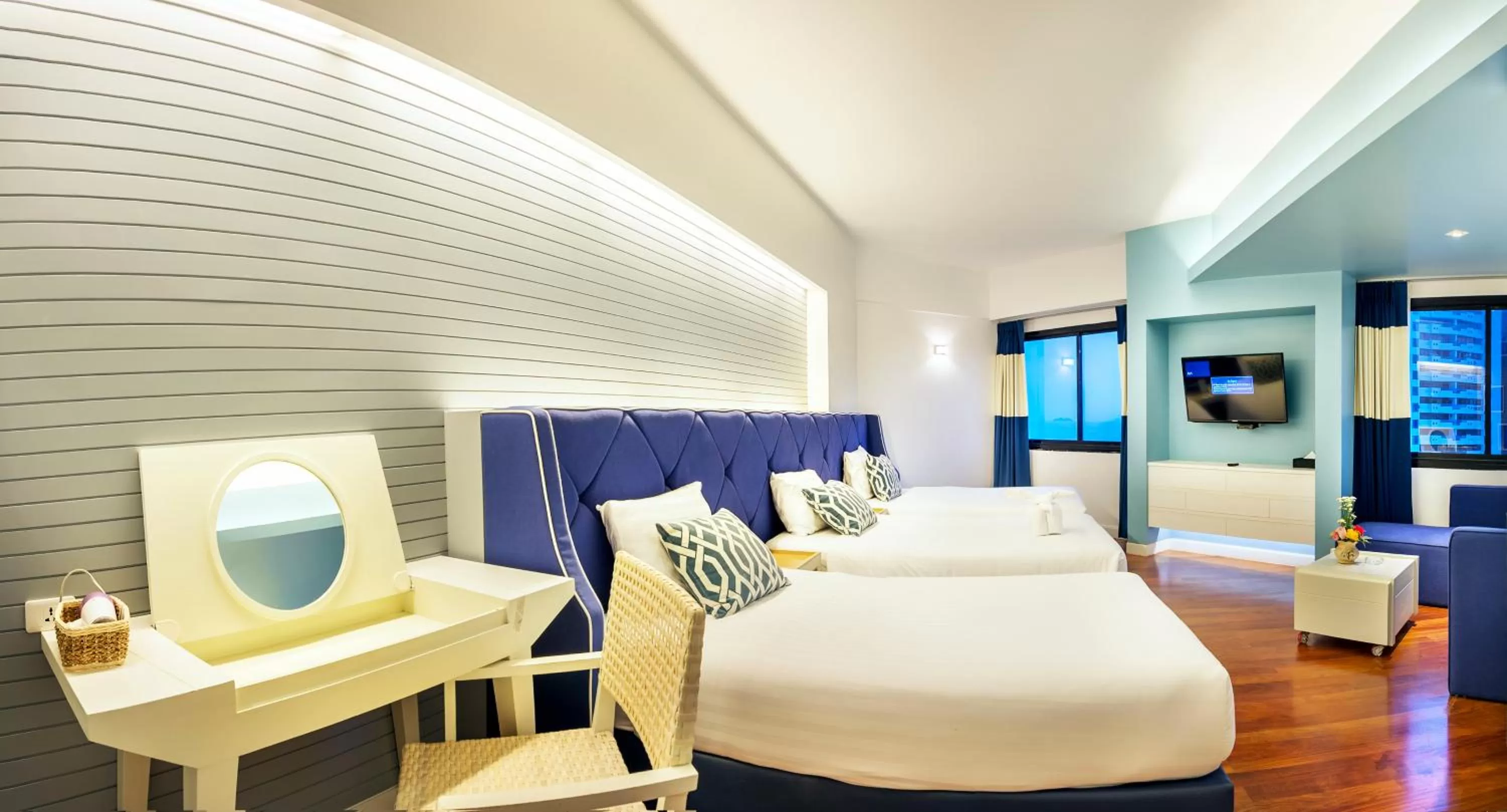 Photo of the whole room, Bed in Jomtien Palm Beach Hotel and Resort