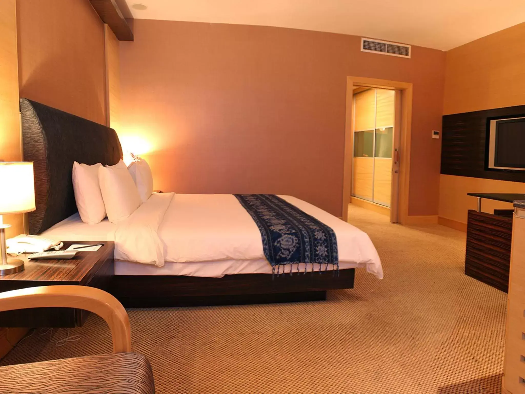 Bedroom, Bed in Imperial Hotel