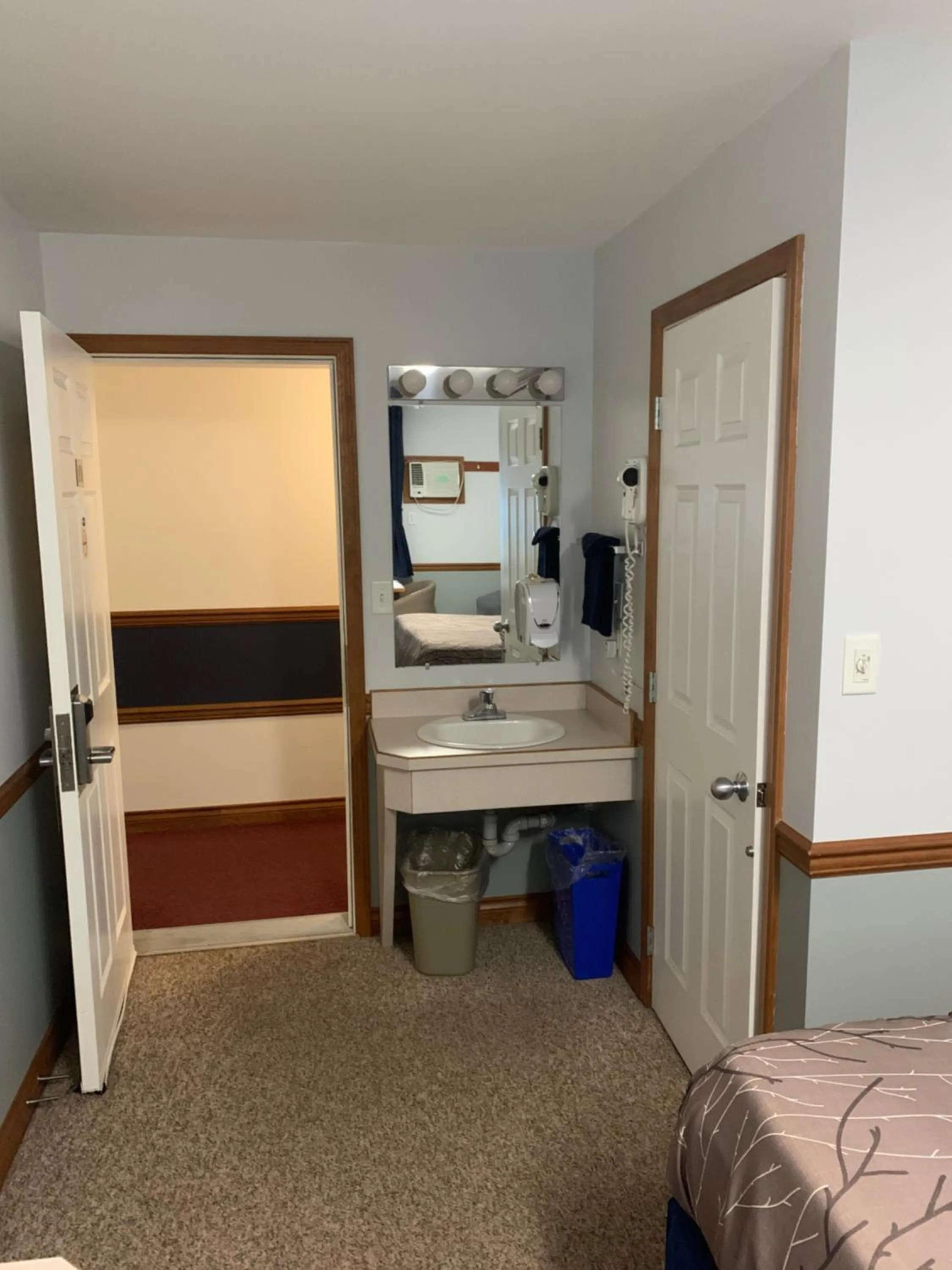 Bathroom in Peaks Lodge