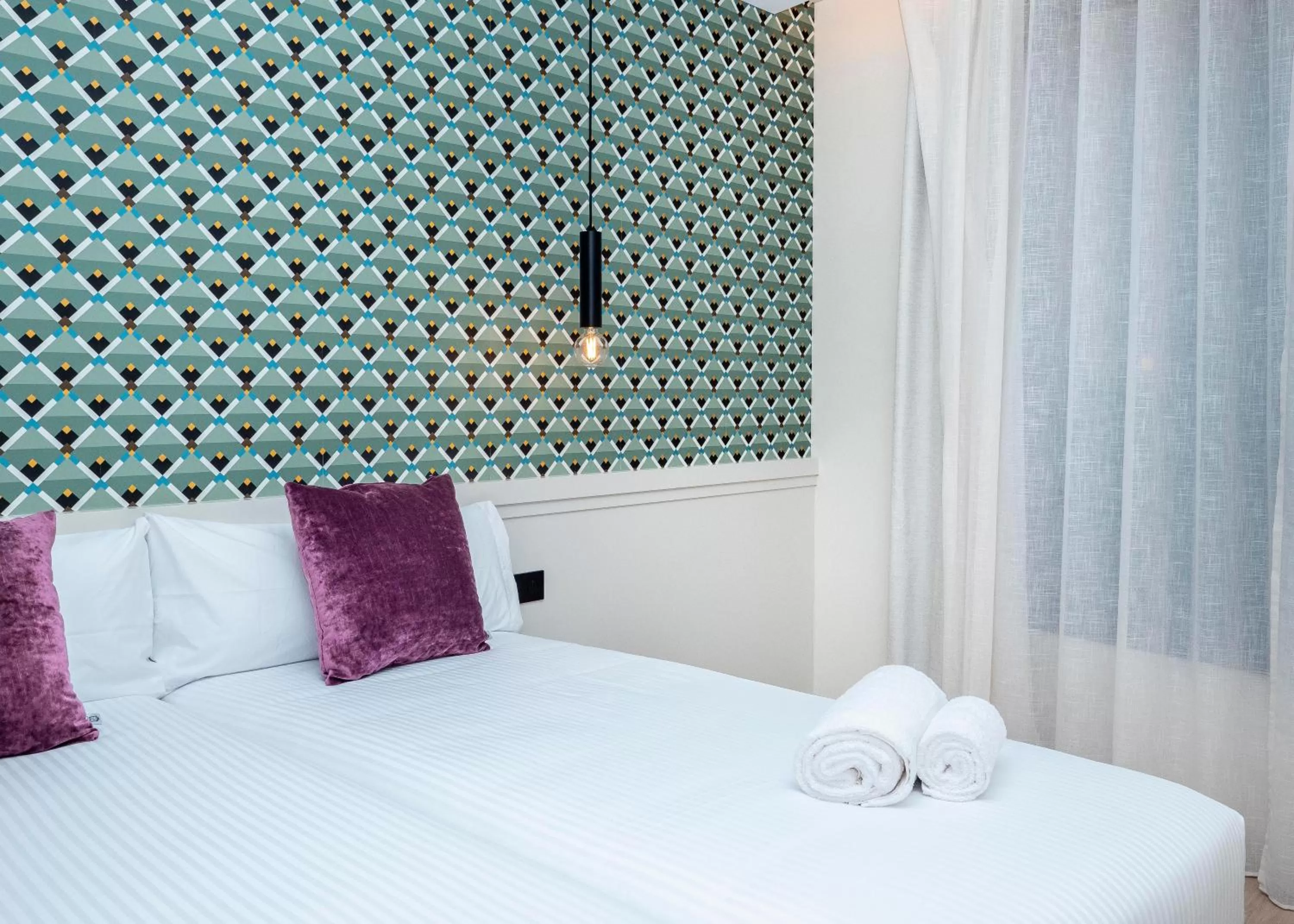 Bed in Arcelon Hotel! New Opening! Nueva apertura 2023!