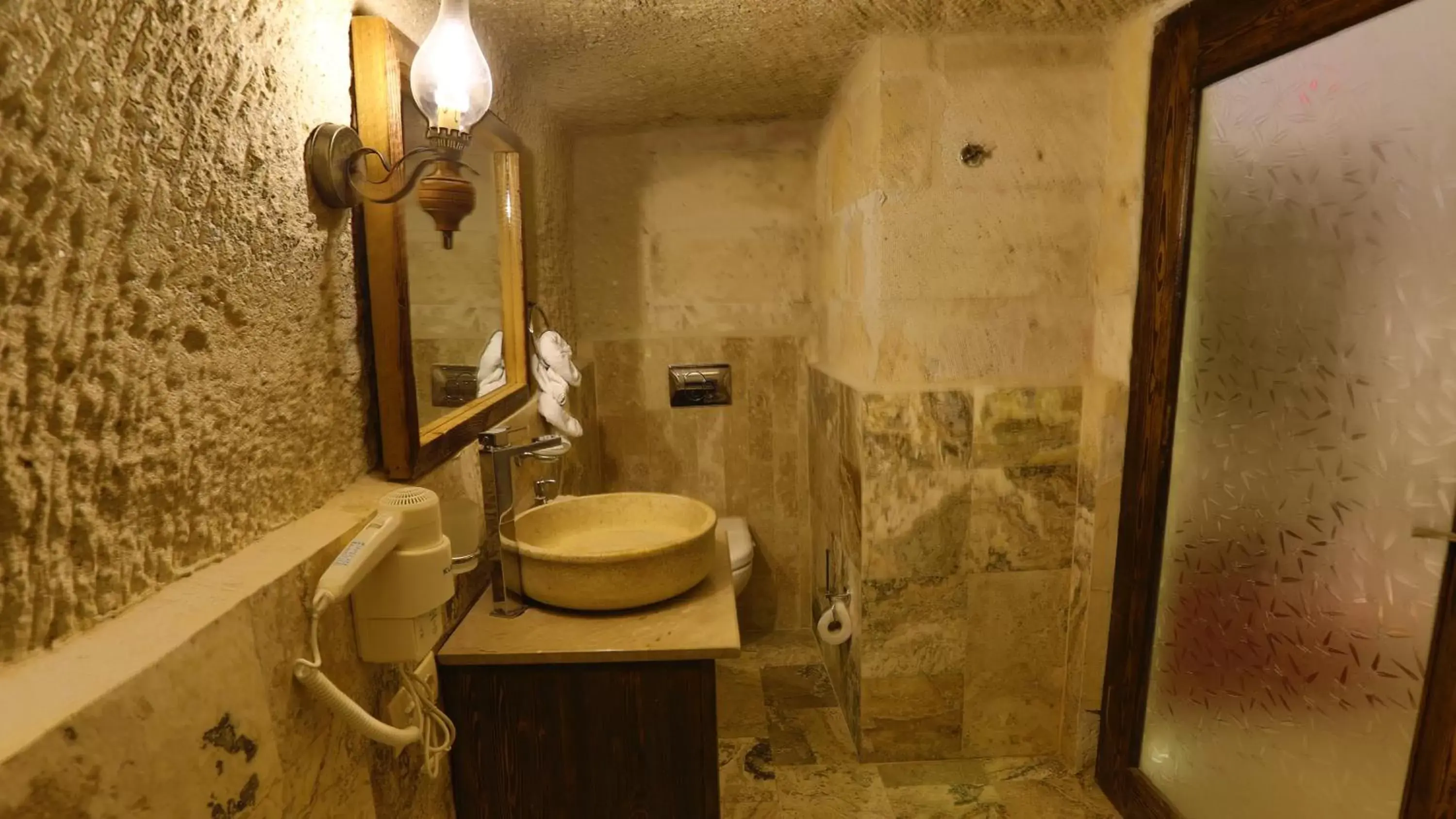 Bathroom in Hidden Cave Hotel