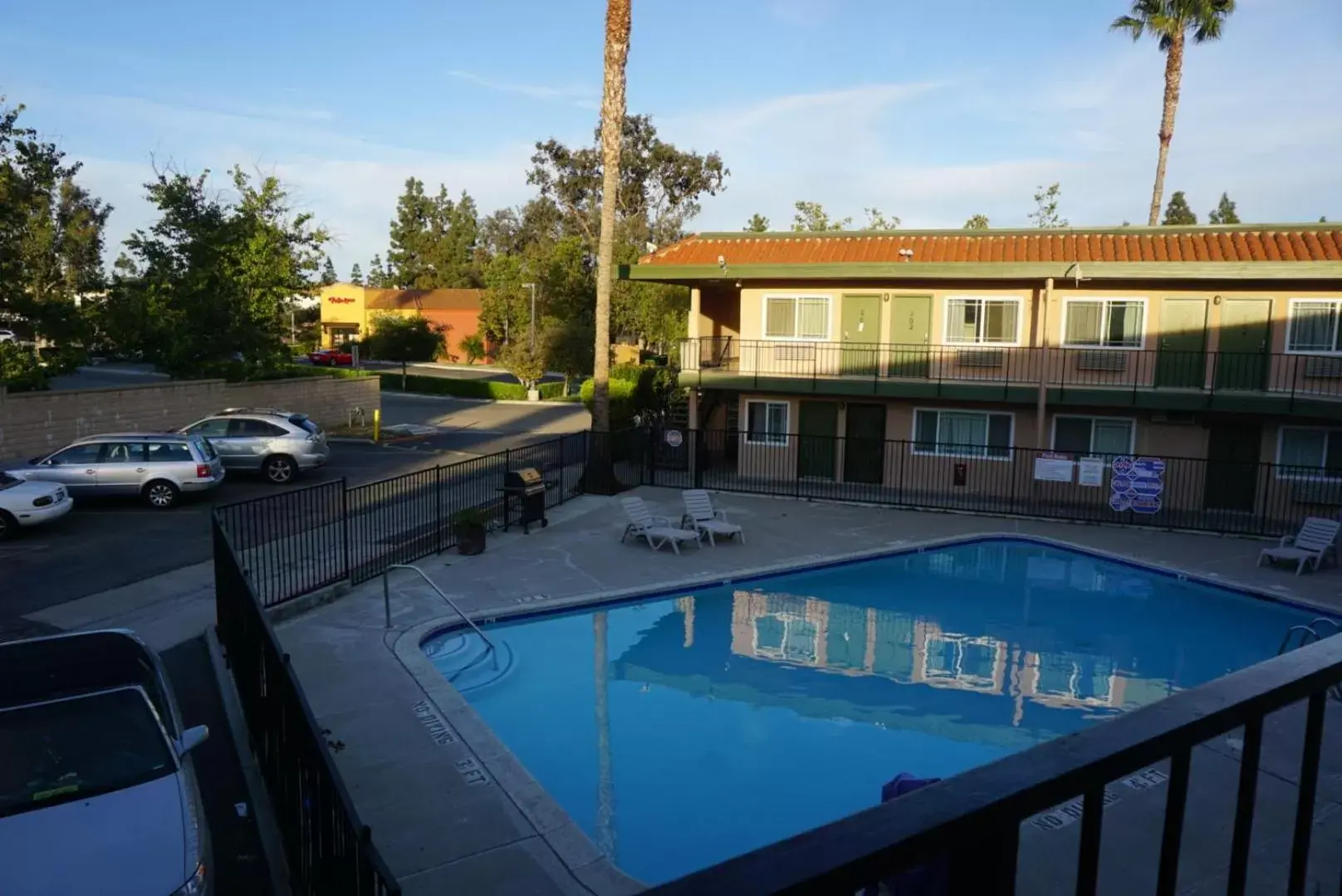 BBQ facilities, Pool View in Americas Best Value Inn Thousand Oaks