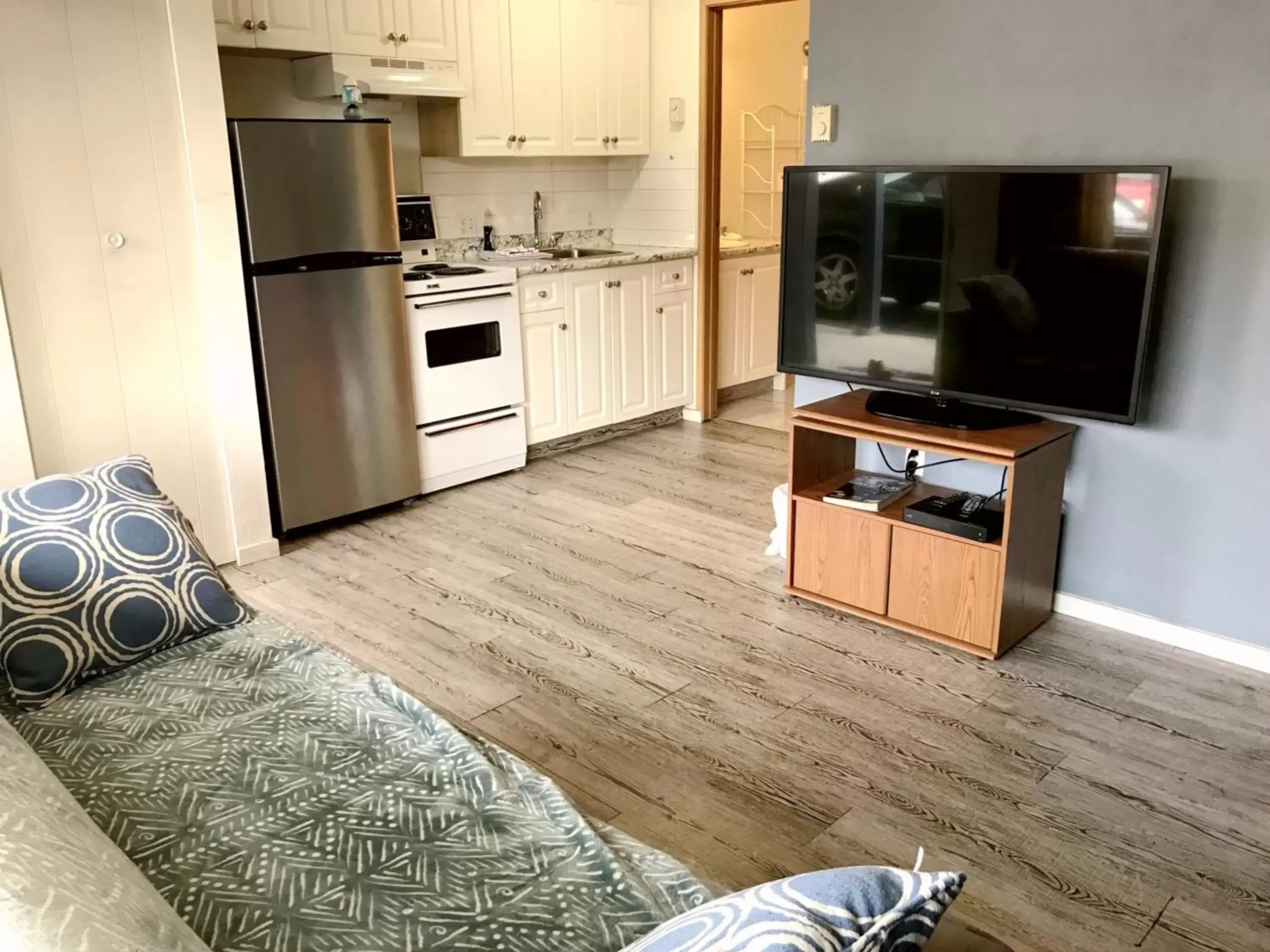 TV and multimedia, Kitchen/Kitchenette in Duncan Motel