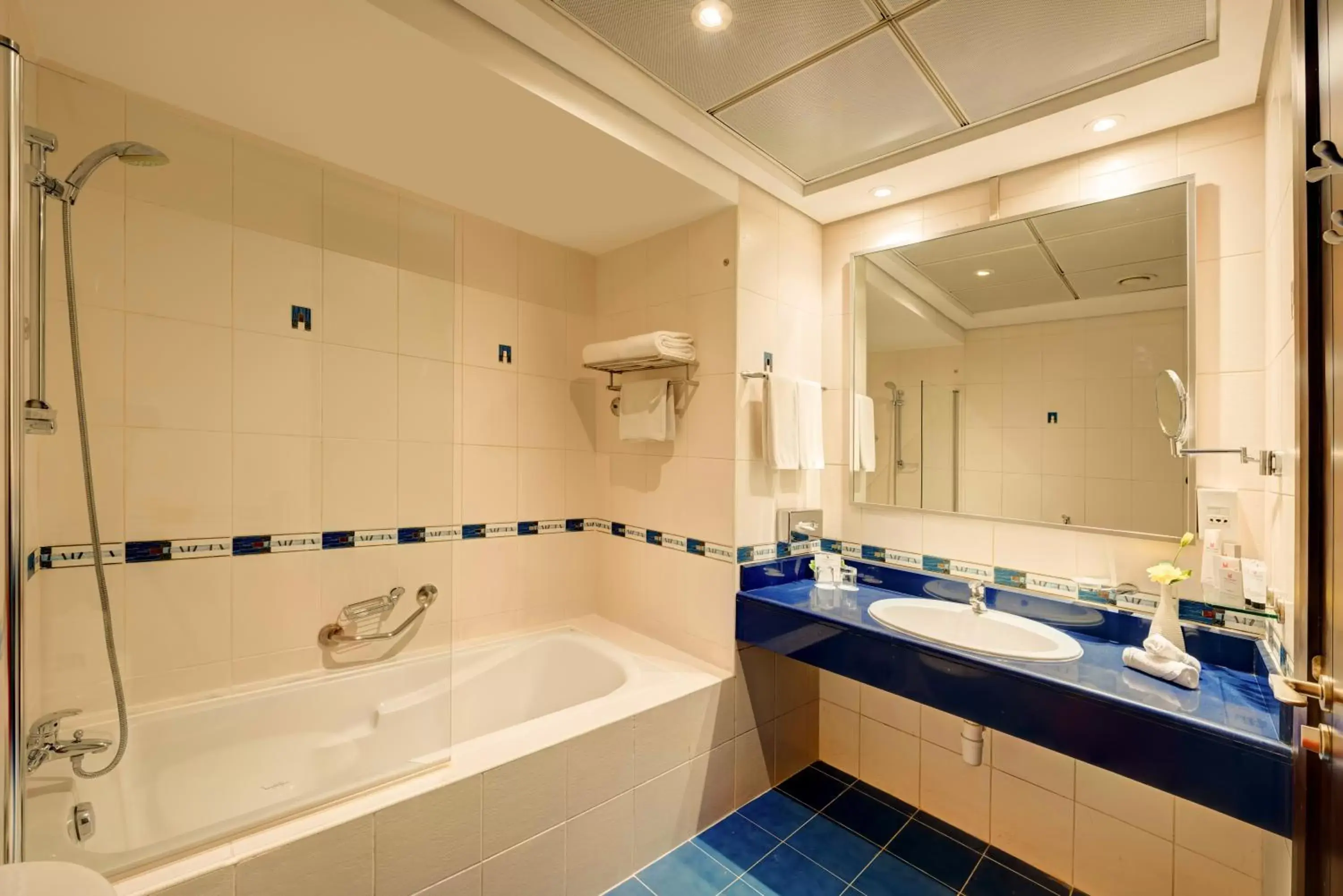 Bathroom in Copthorne Hotel Dubai