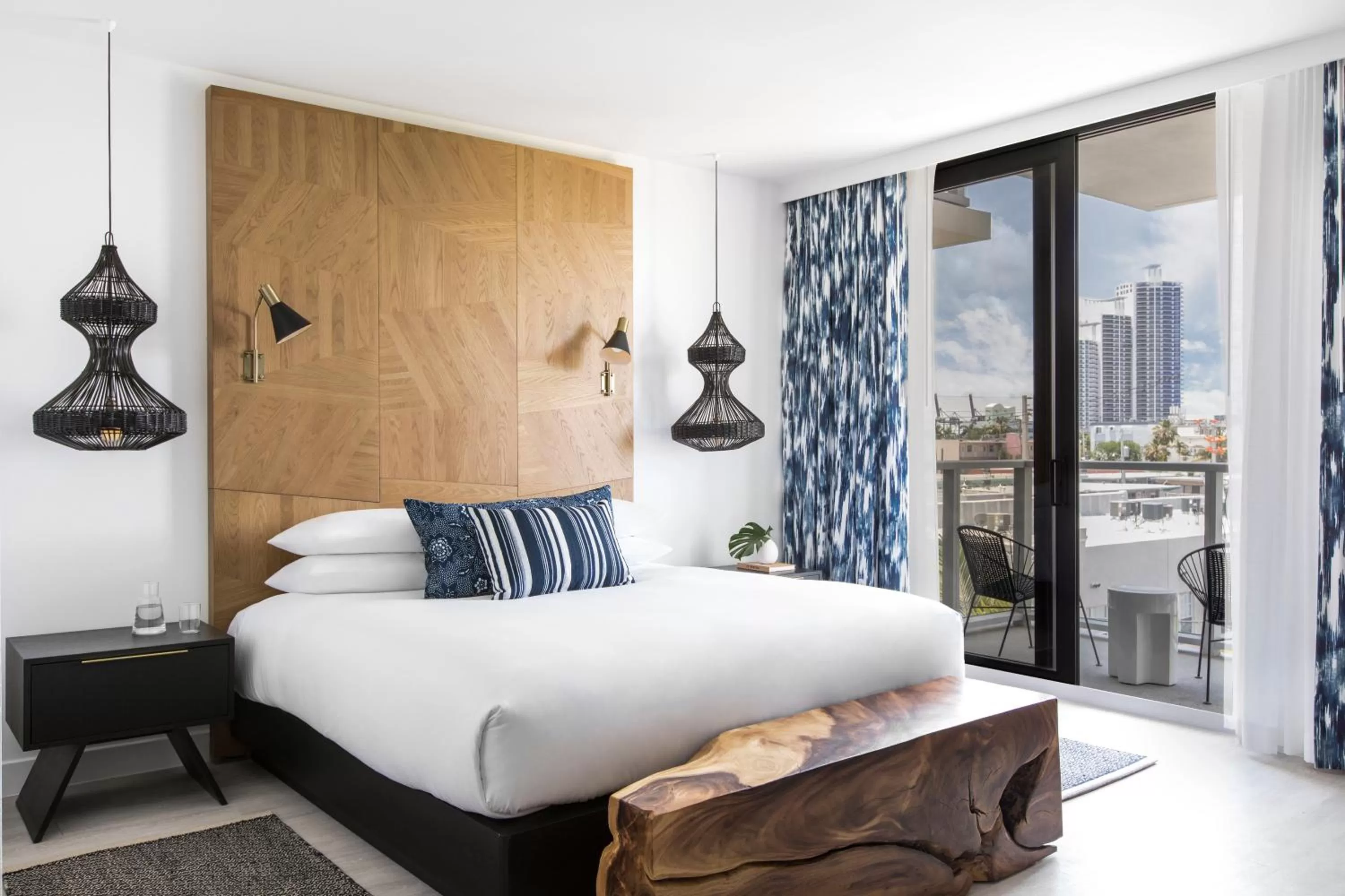 Photo of the whole room, Bed in Kimpton Angler’s Hotel South Beach by IHG