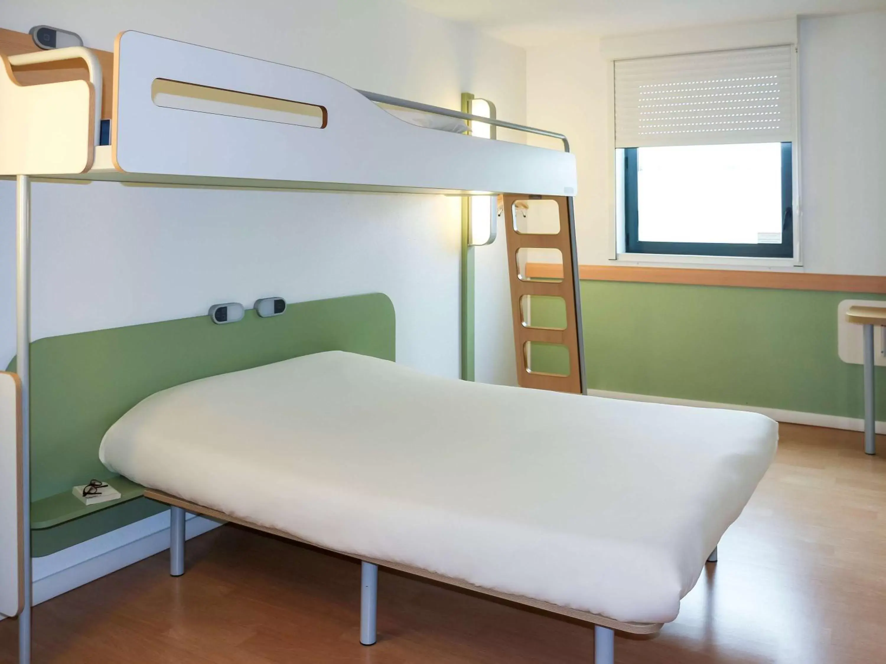 Photo of the whole room, Bunk Bed in ibis budget Castelnaudary - A61