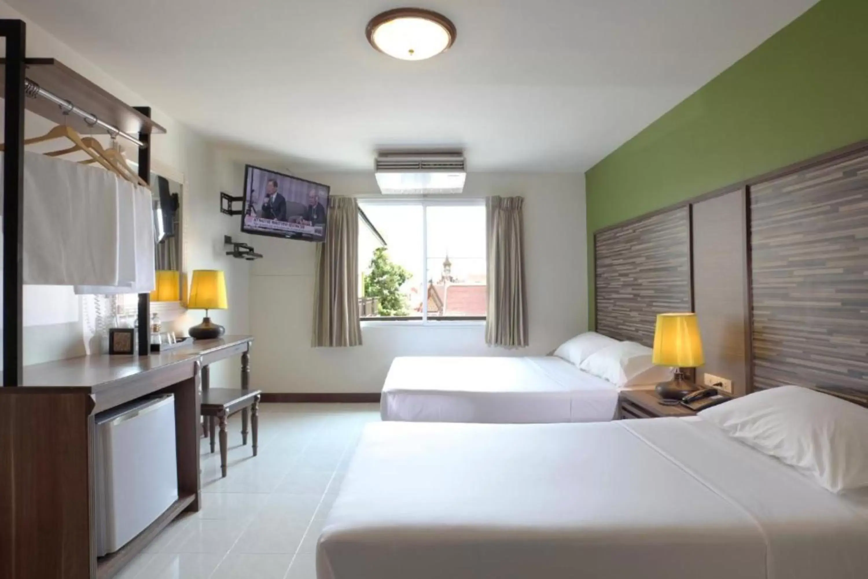 Property building, Bed in Rambuttri Village Plaza Property building, Bed in Rambuttri Village Plaza