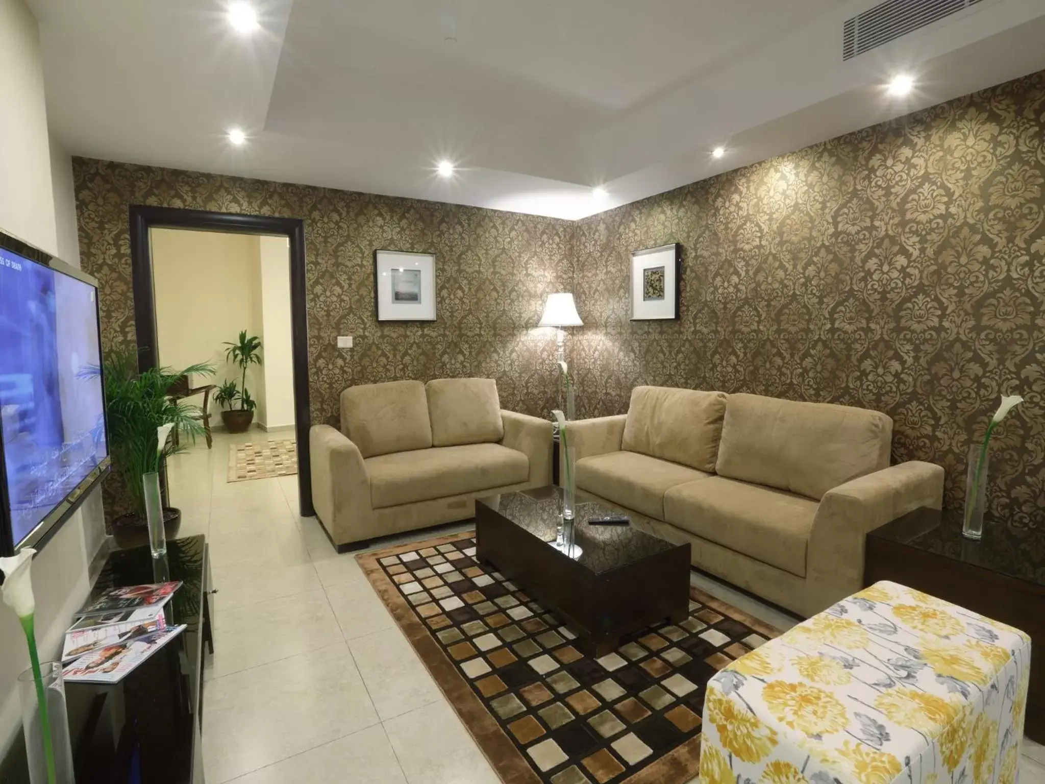 Living room, Seating Area in City Rose Hotel Suites