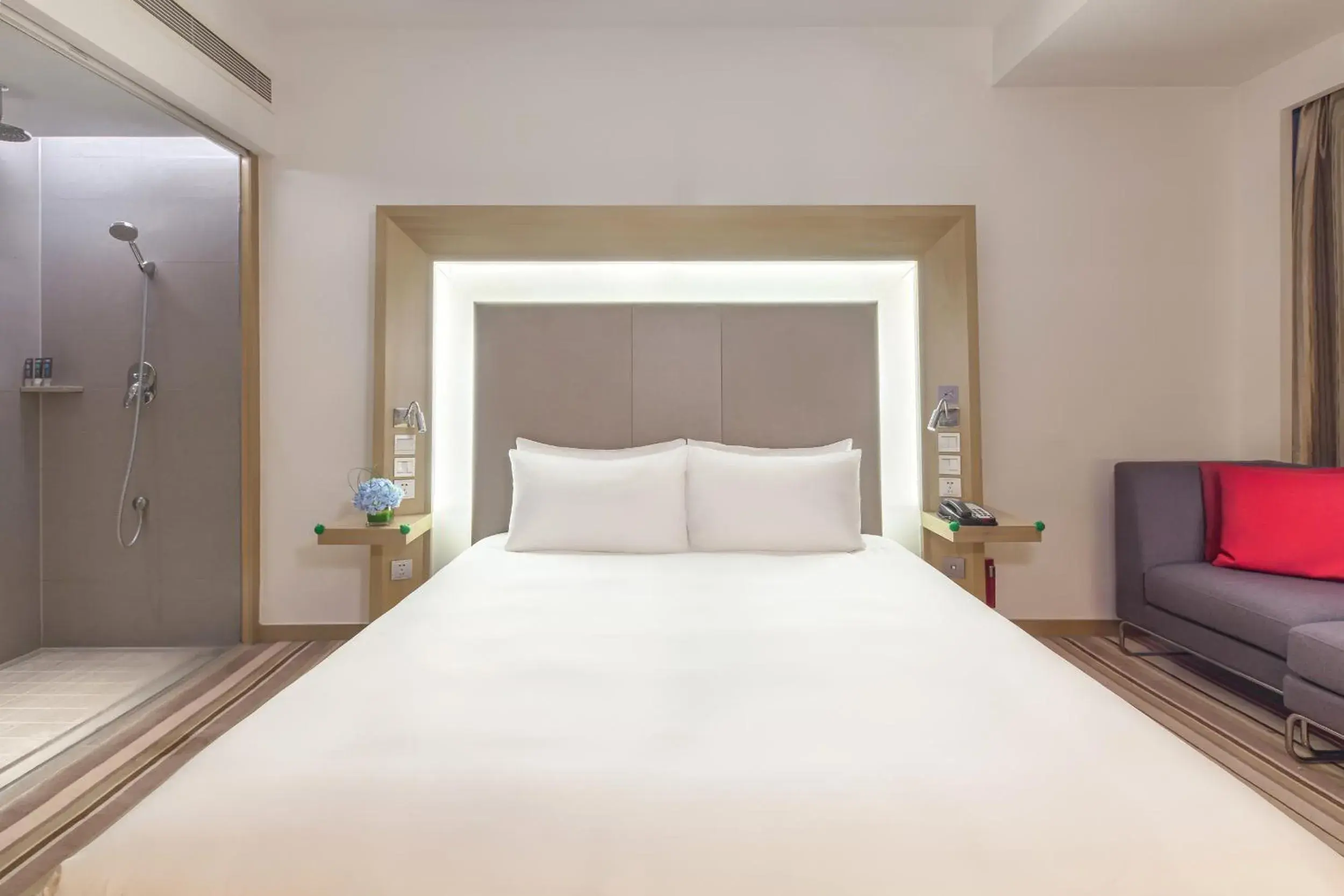Bed in Novotel Nanjing East Suning Galaxy